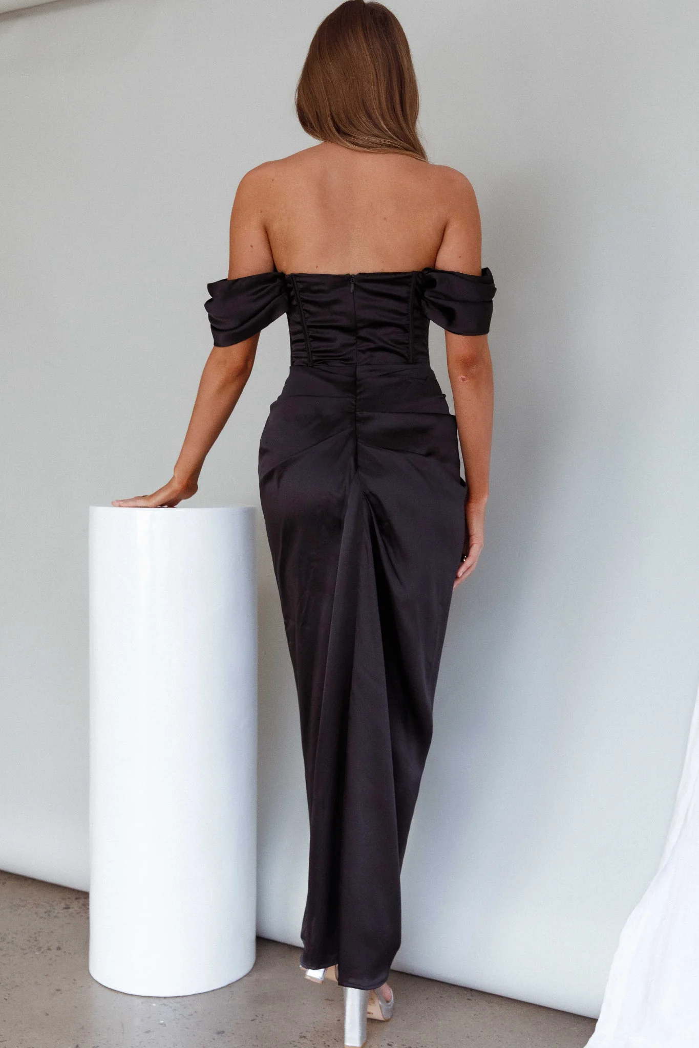 Mariesa Plunging Neckline Dress Black - Sonourner