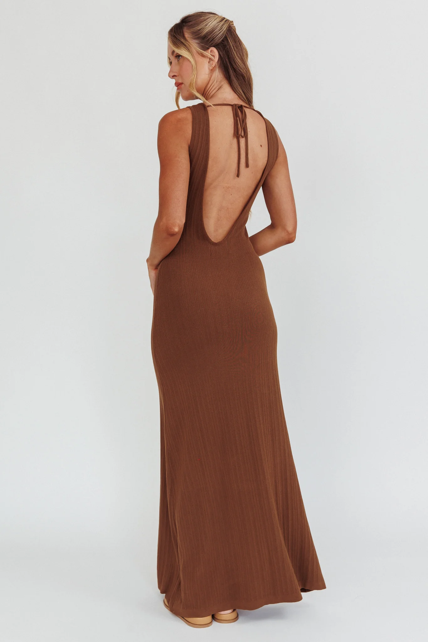 Tarli Low Back Maxi Dress Chocolate - Sonourner