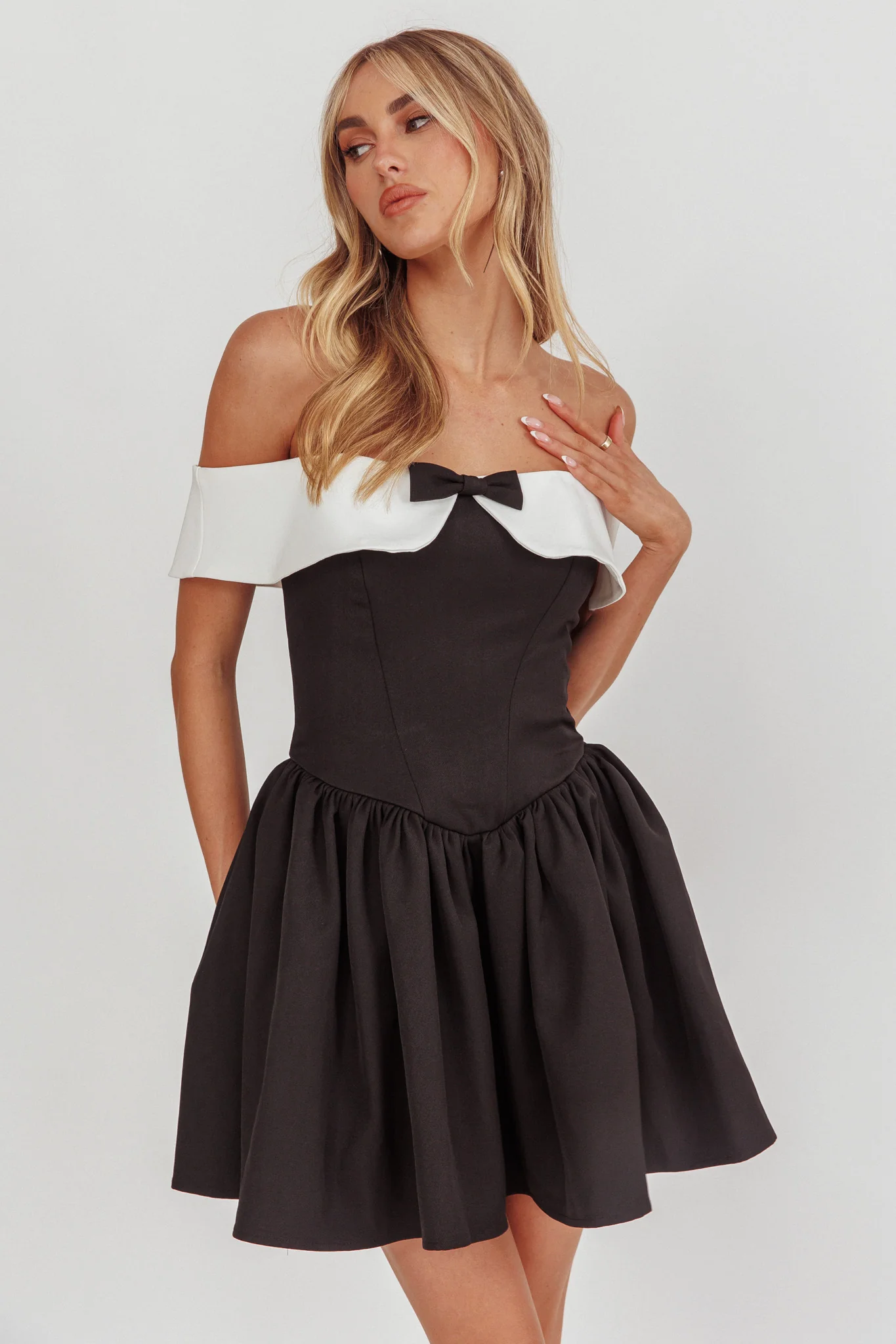 Grace Kelly Contrast Off-Shoulder Mini Dress Black - Sonourner