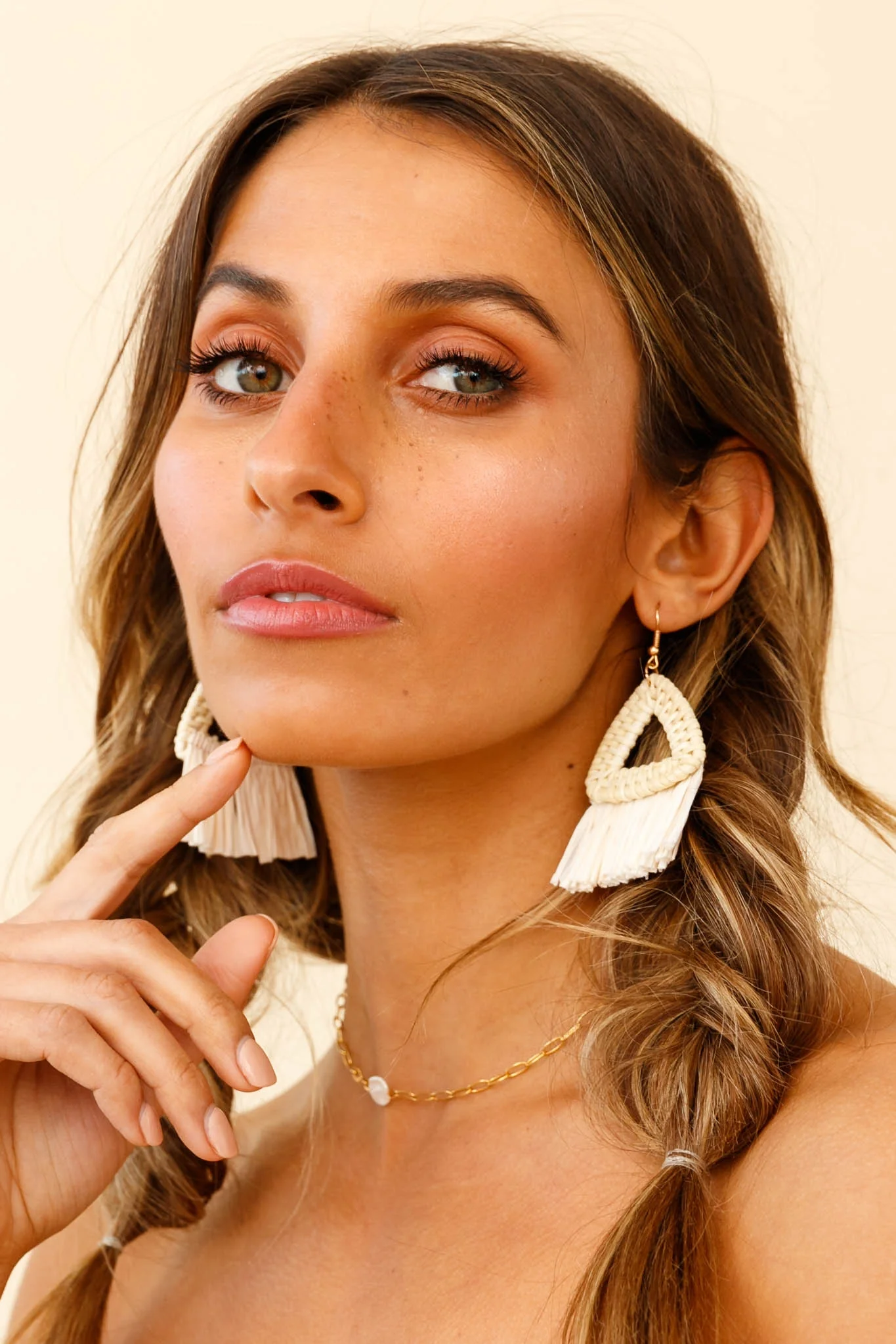 Koko Woven Triangle Straw Earrings Natural - Sonourner