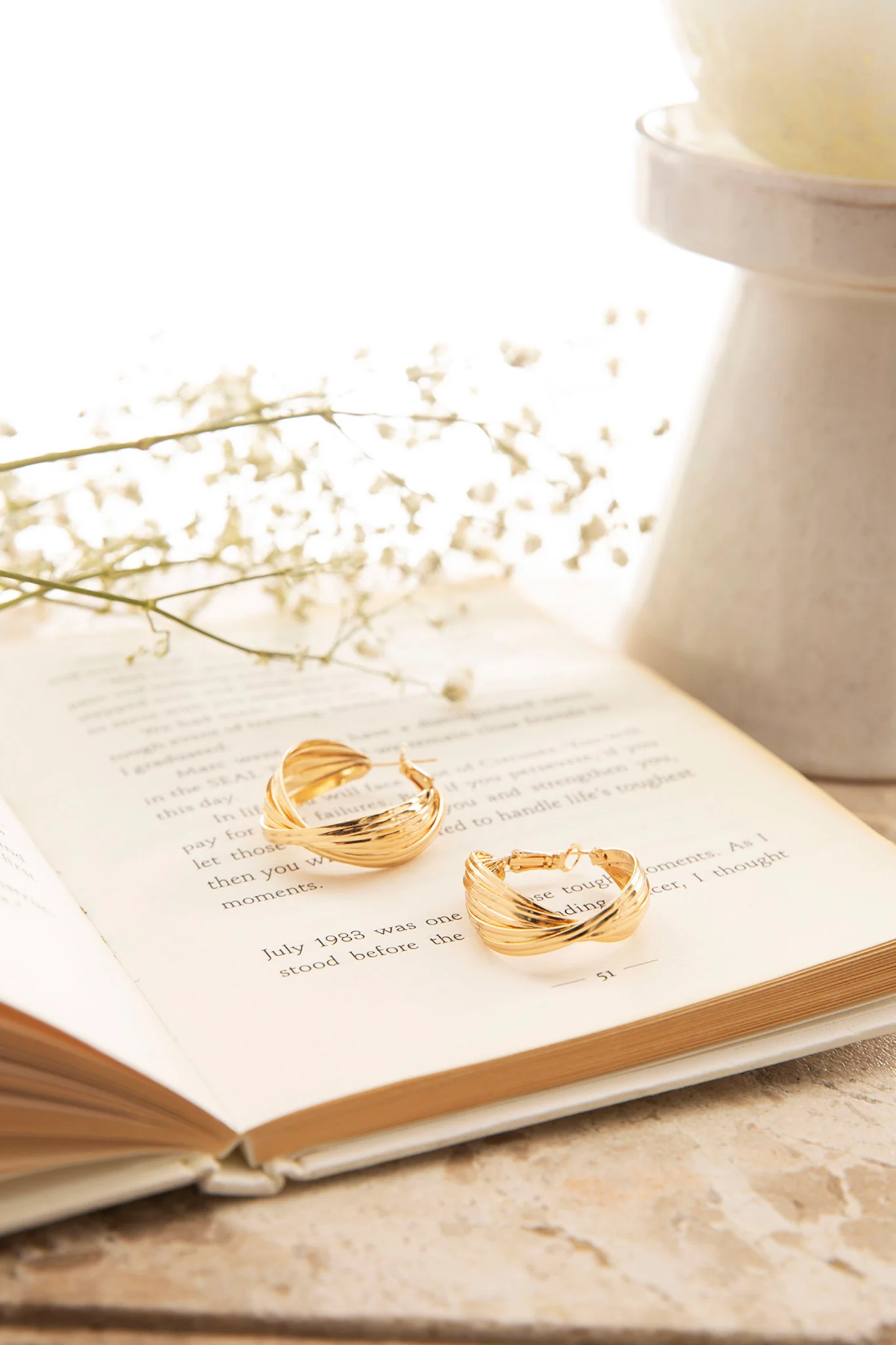 Celia Twist Hoop Earrings Gold - Sonourner