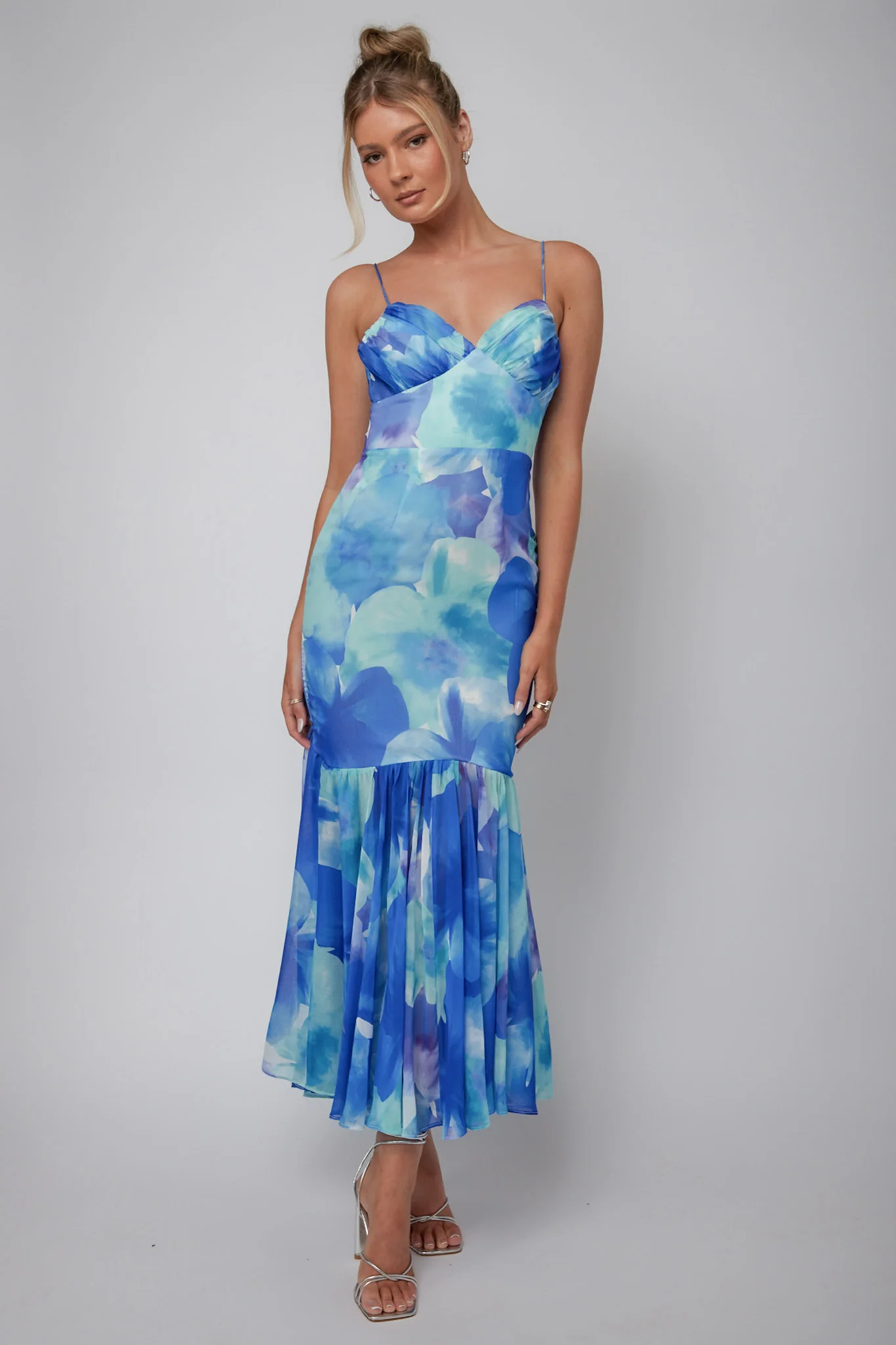 Sunni Low Back Midi Dress Floral Blue - Sonourner