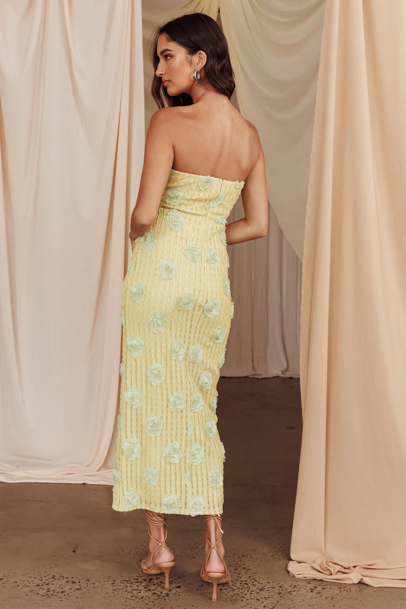 Horizon Strapless Textured Floral Midi Dress Green - Sonourner