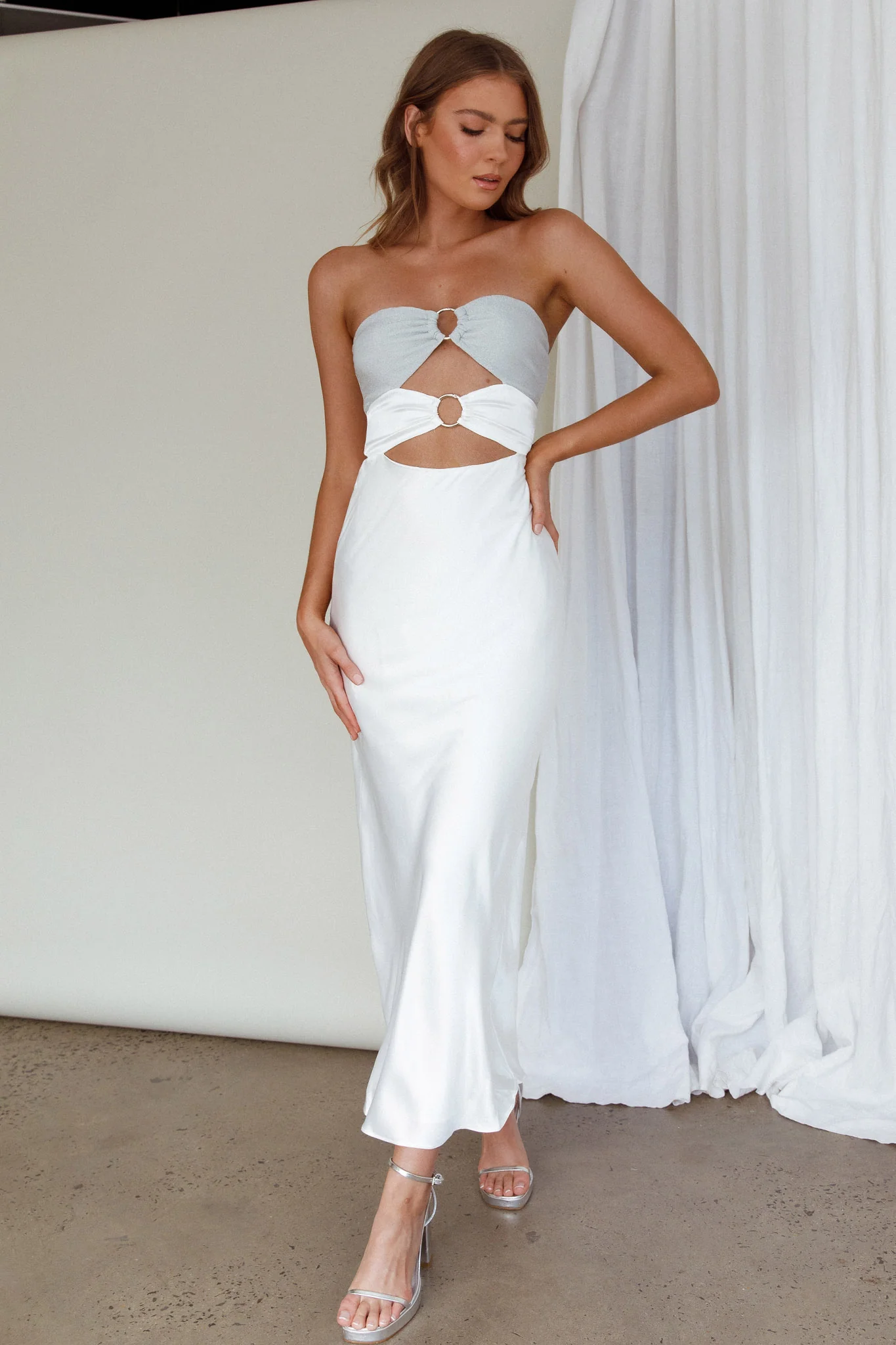 L'Amore Cut-Out Bodice Midi Dress Silver/White - Sonourner