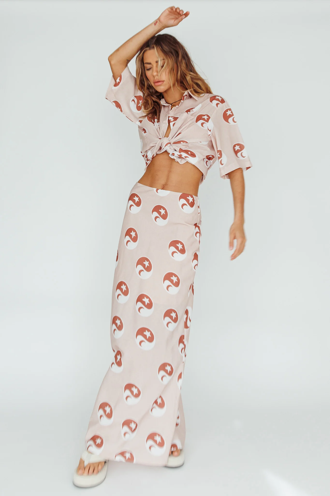 Just A Hunch Maxi Skirt Yin Yang Rose - Sonourner