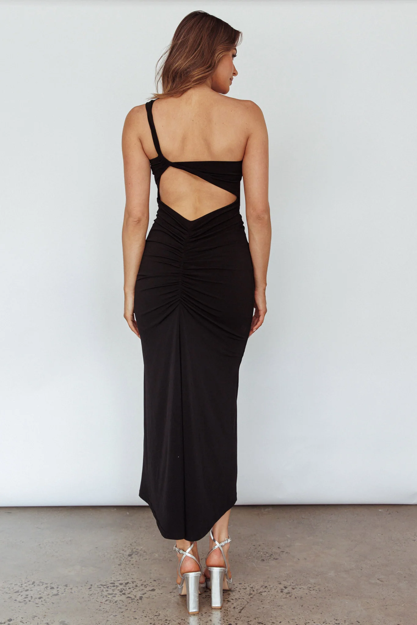 Trinny One-Shoulder Ruched Back Midi Dress Black - Sonourner