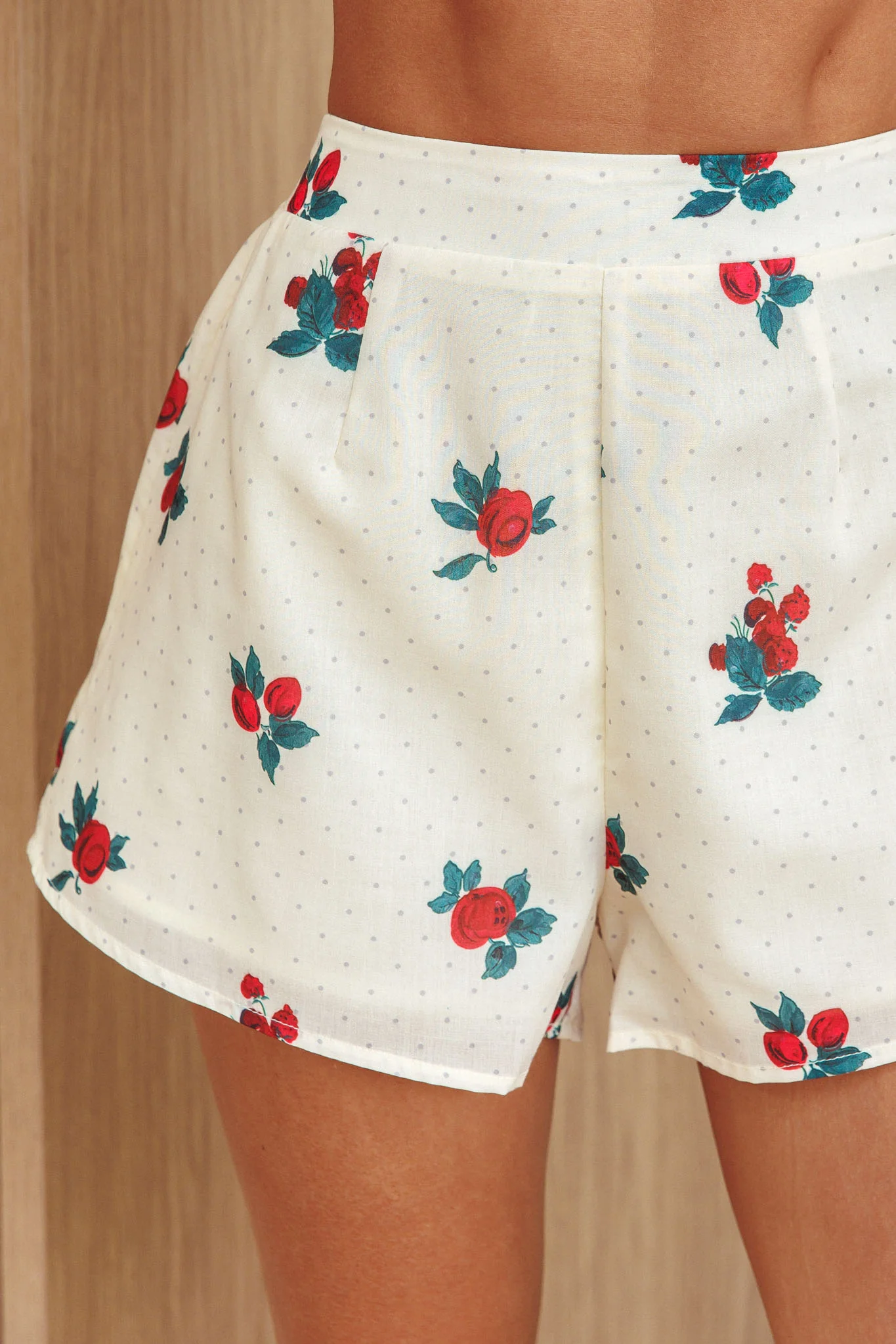 Peach Orchard Elasticated Shorts Floral Beige - Sonourner