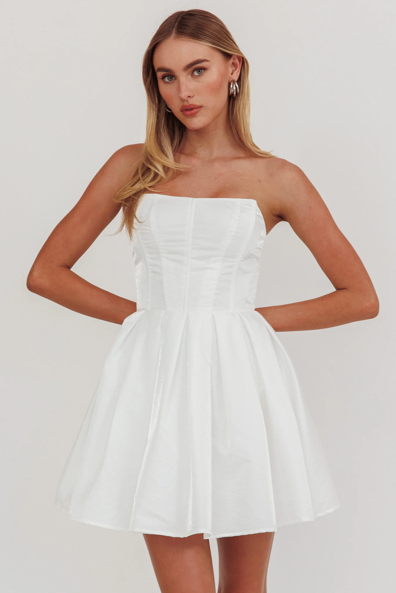 Loveless Strapless Flared Mini Dress Off White - Sonourner