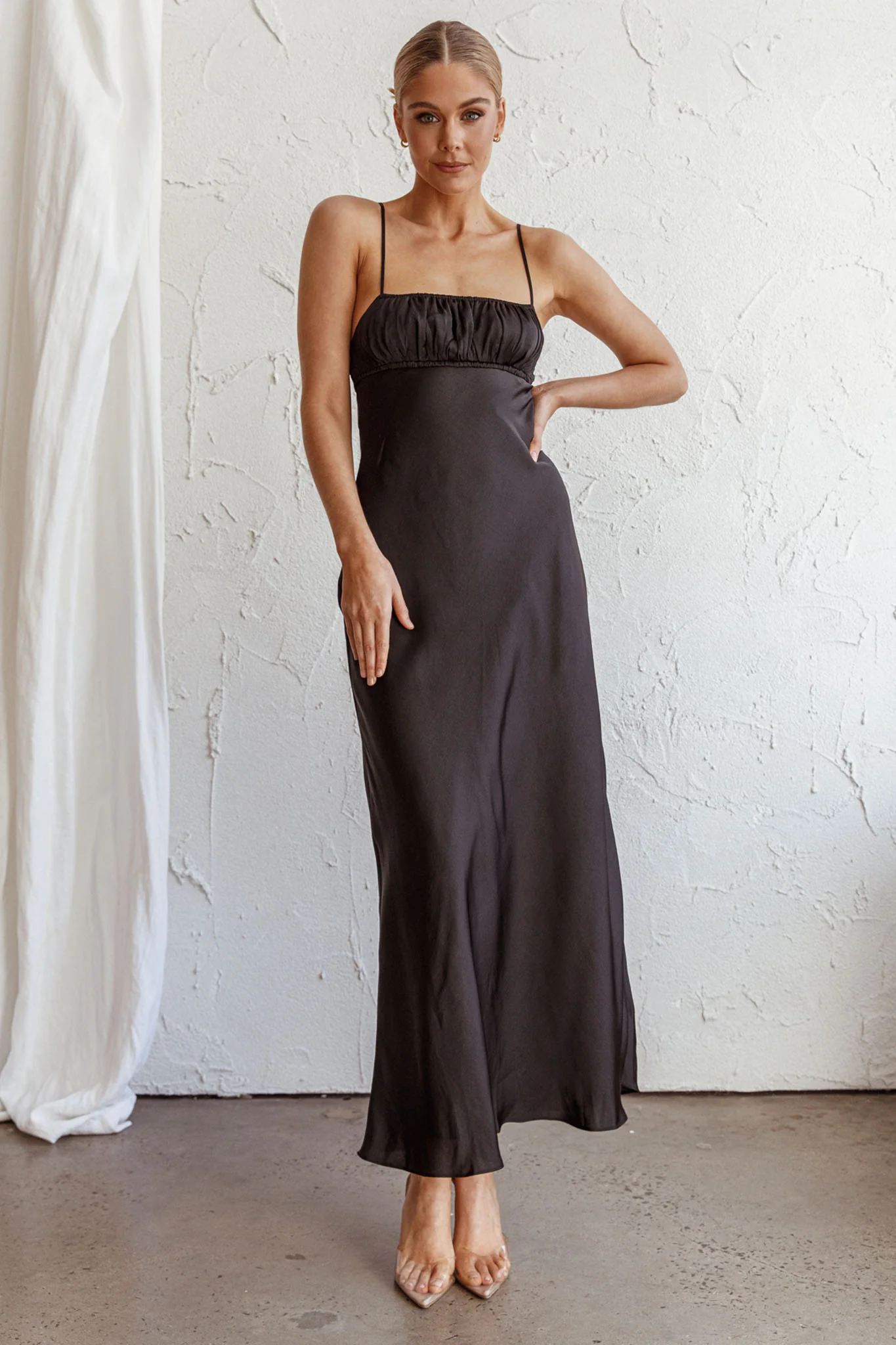 From Above V-Back Midi Dress Black - Sonourner