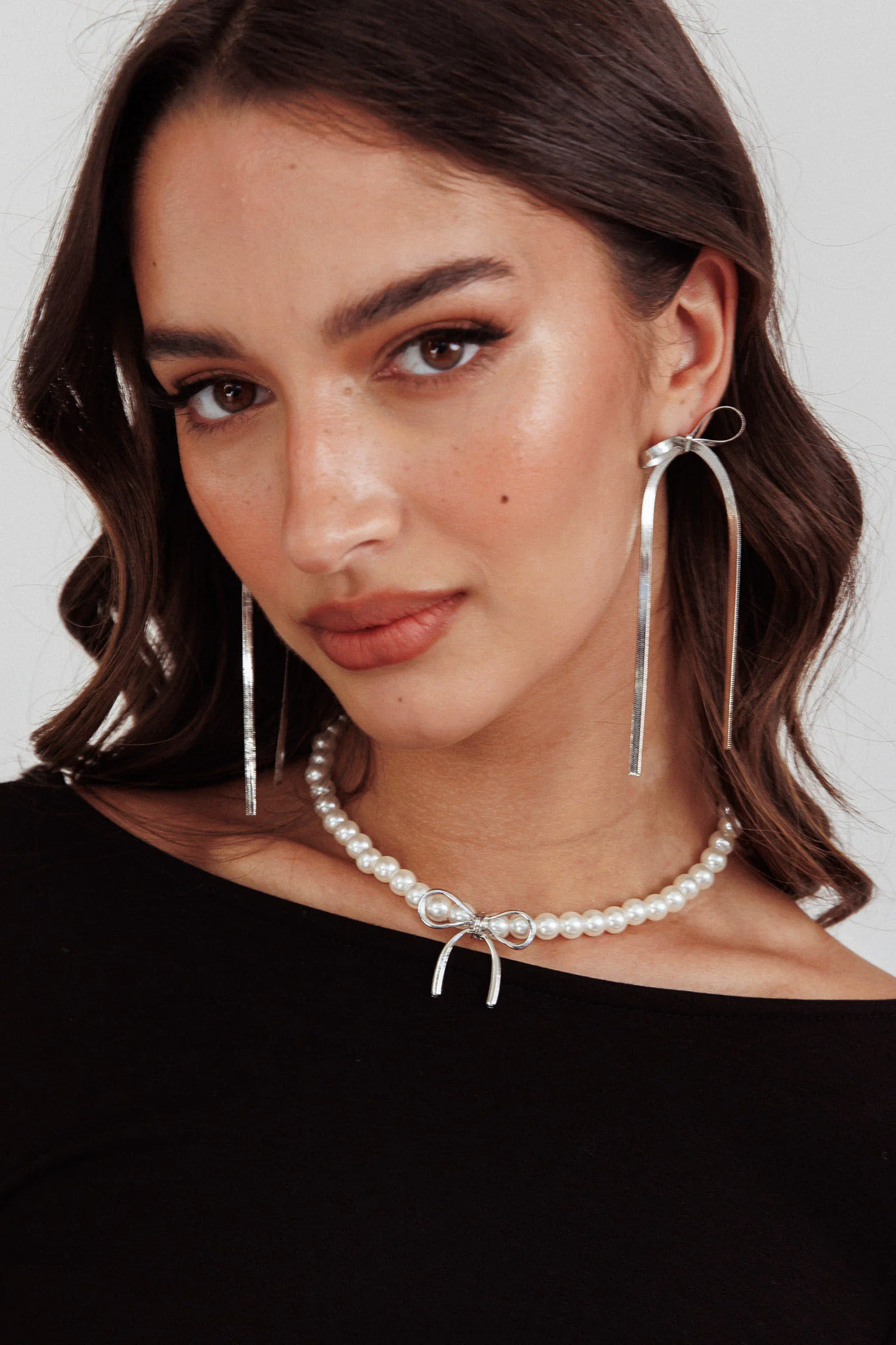 Daydream Bow Accent Pearl Necklace Silver - Sonourner