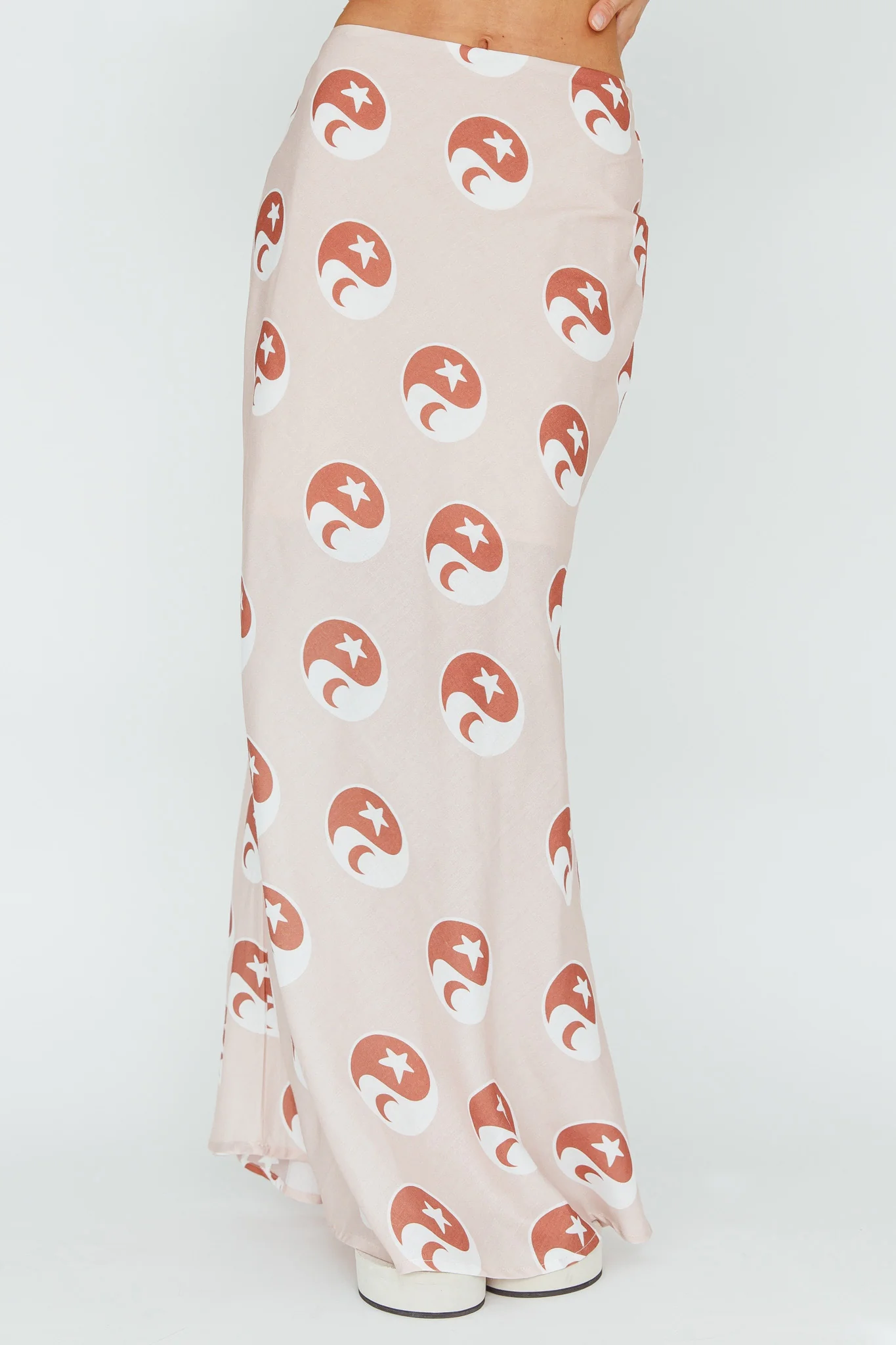 Just A Hunch Maxi Skirt Yin Yang Rose - Sonourner