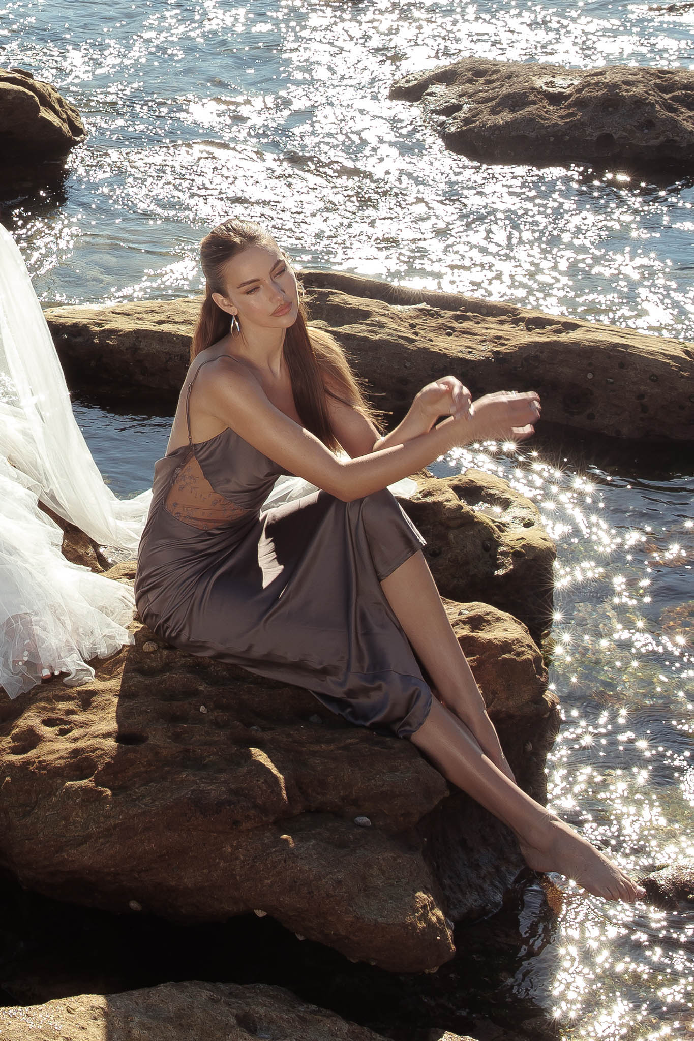 Emmerson Cut-Out Cowl Neck Dress Warm Grey - Sonourner