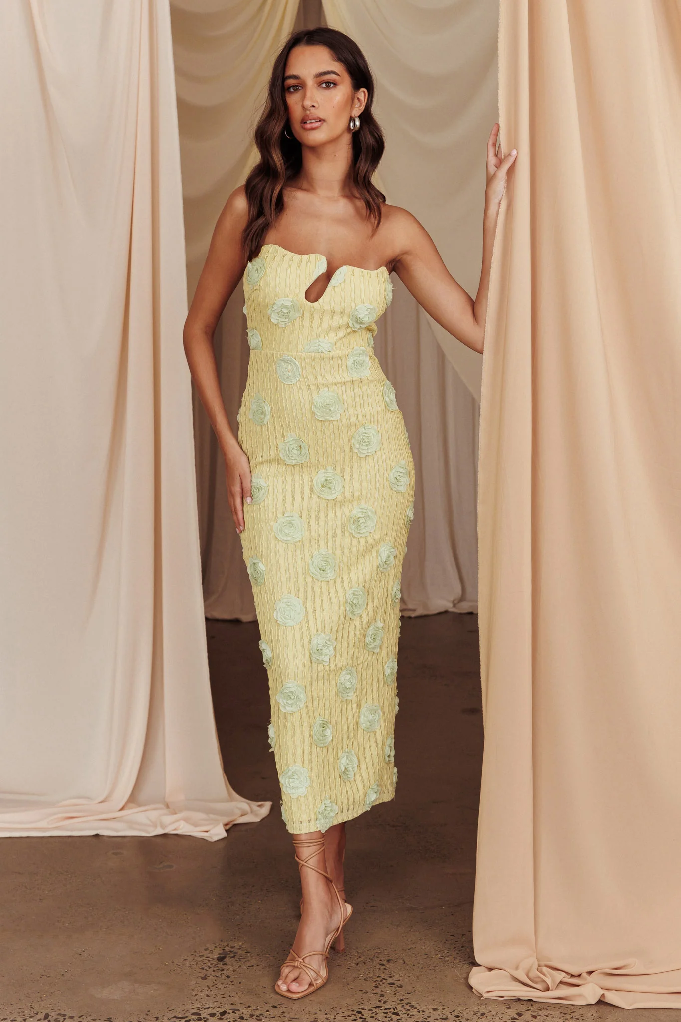 Horizon Strapless Textured Floral Midi Dress Green - Sonourner