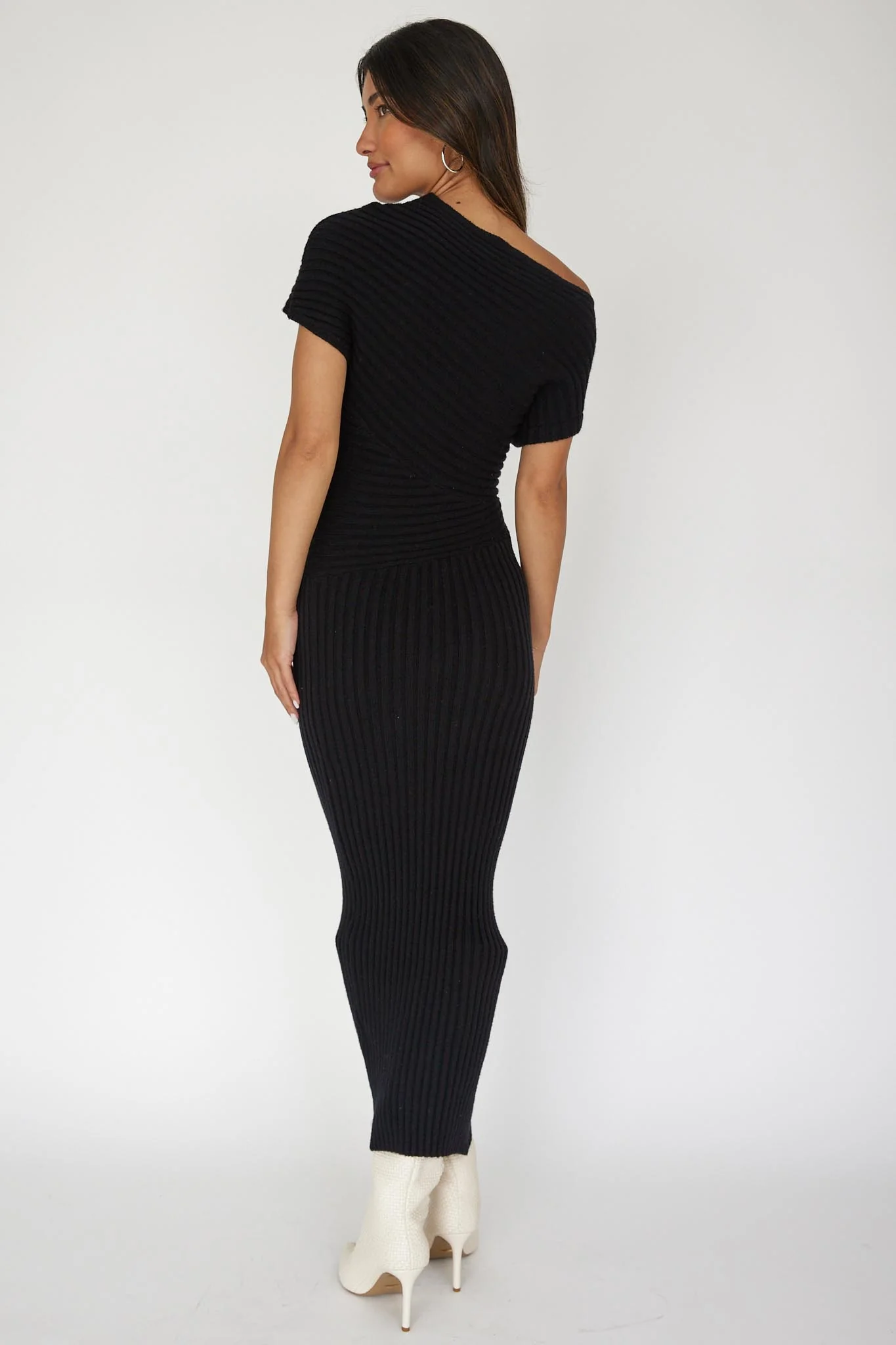 Kaelyn Asymmetric Neck Knit Maxi Dress Black - Sonourner