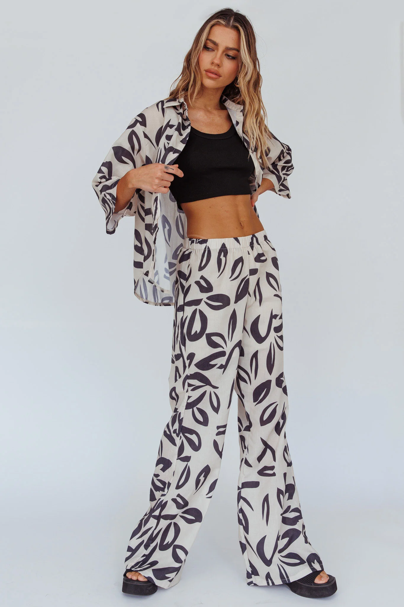 Just A Hunch Pants Leaf Print Beige - Sonourner