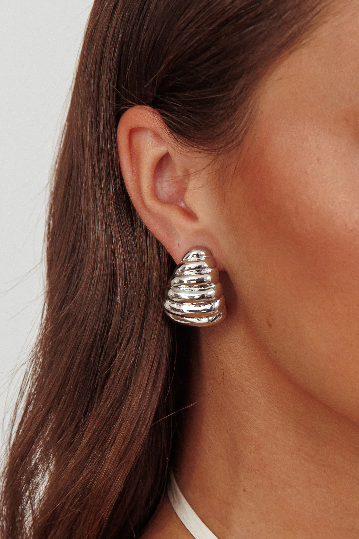 Lune Ribbed Croissant Earrings Dark Silver - Sonourner