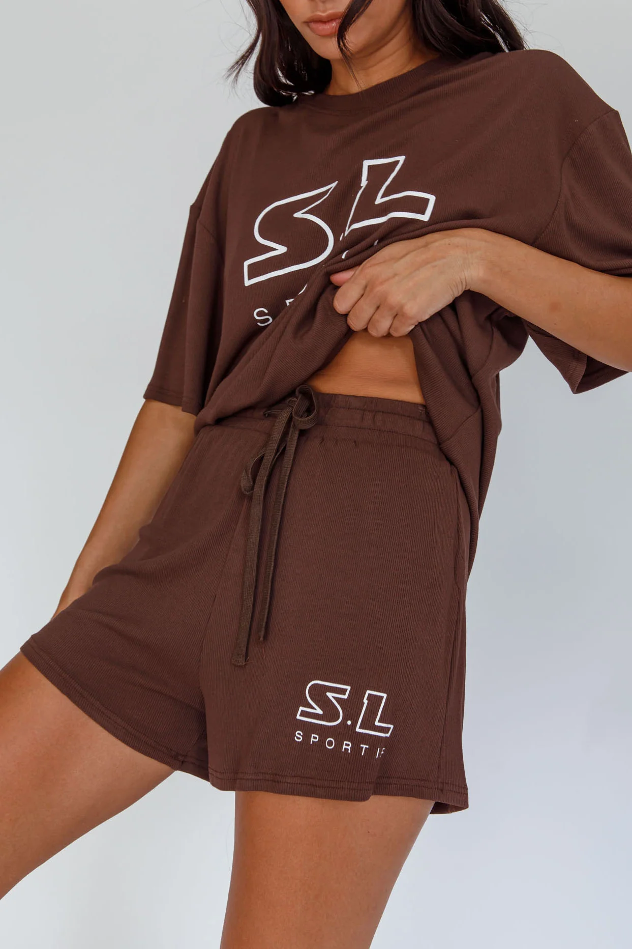On Track SL Logo Shorts Chocolate - Sonourner