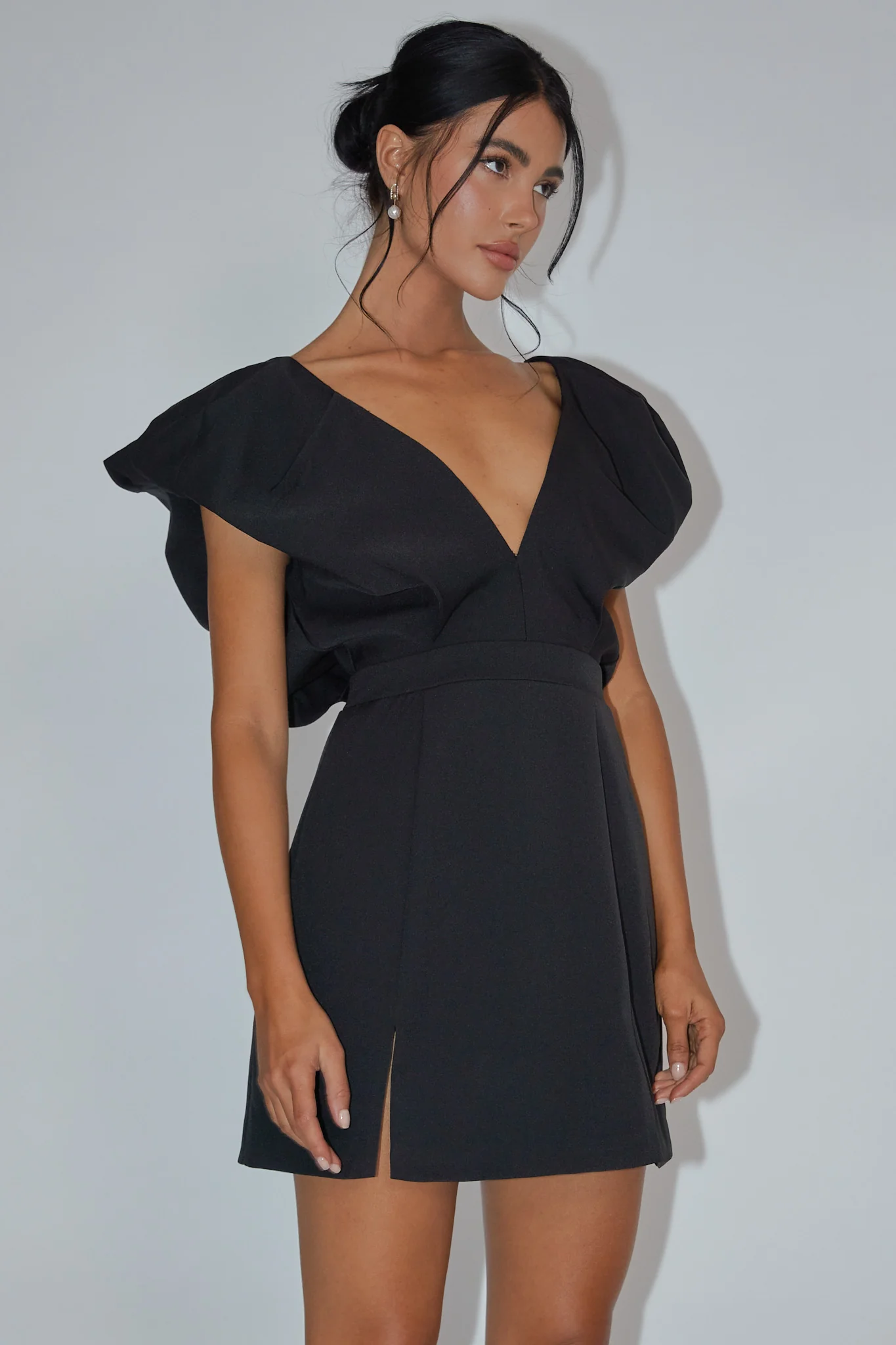 Liardon Bubble Sleeve V-Neckline Mini Dress Black - Sonourner