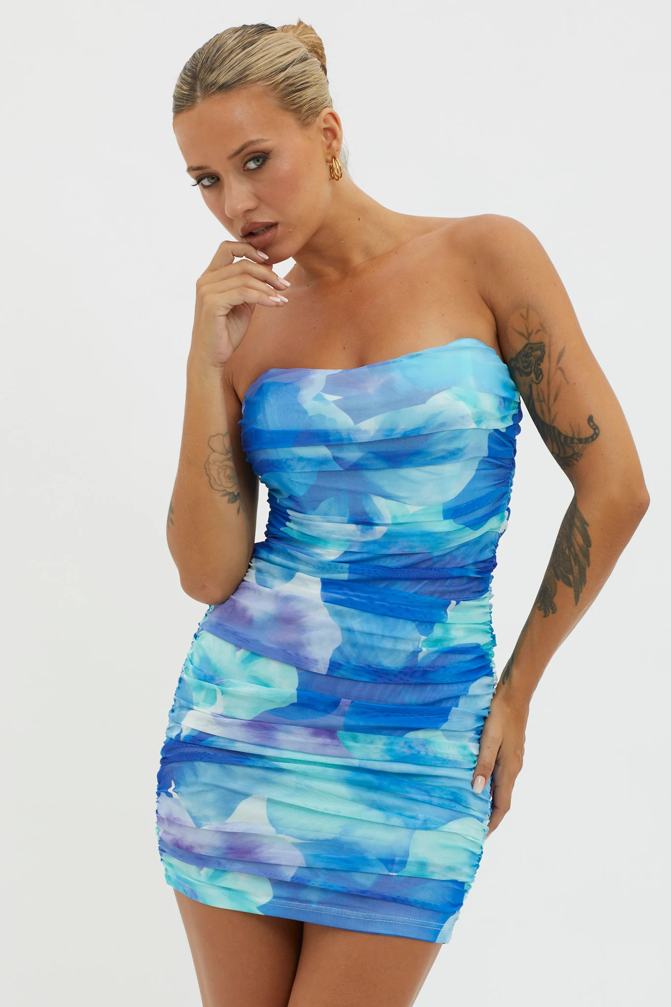 Logan Strapless Ruched Dress Floral Blue - Sonourner