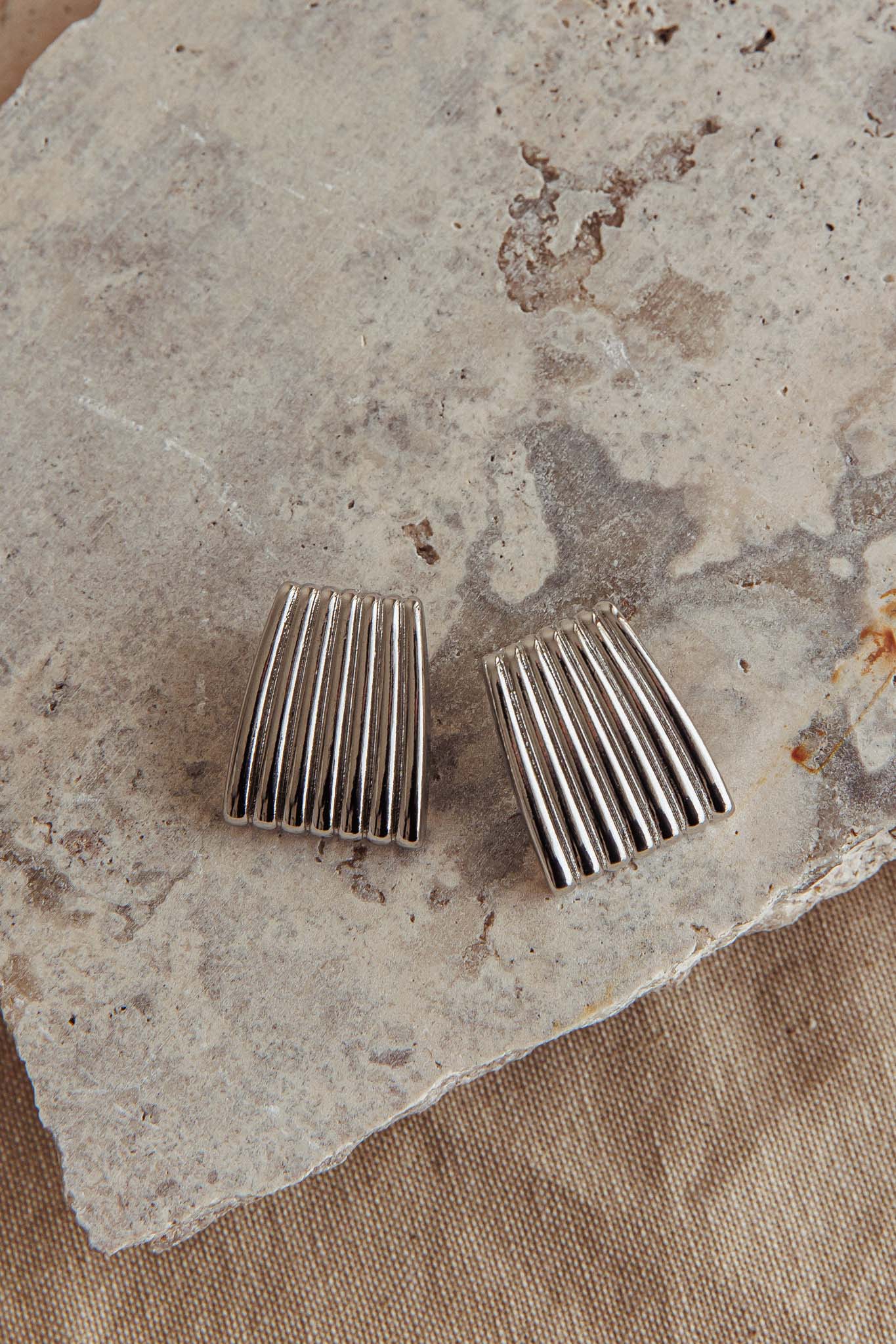 Parker Ridged Geometric Earrings Dark Silver - Sonourner