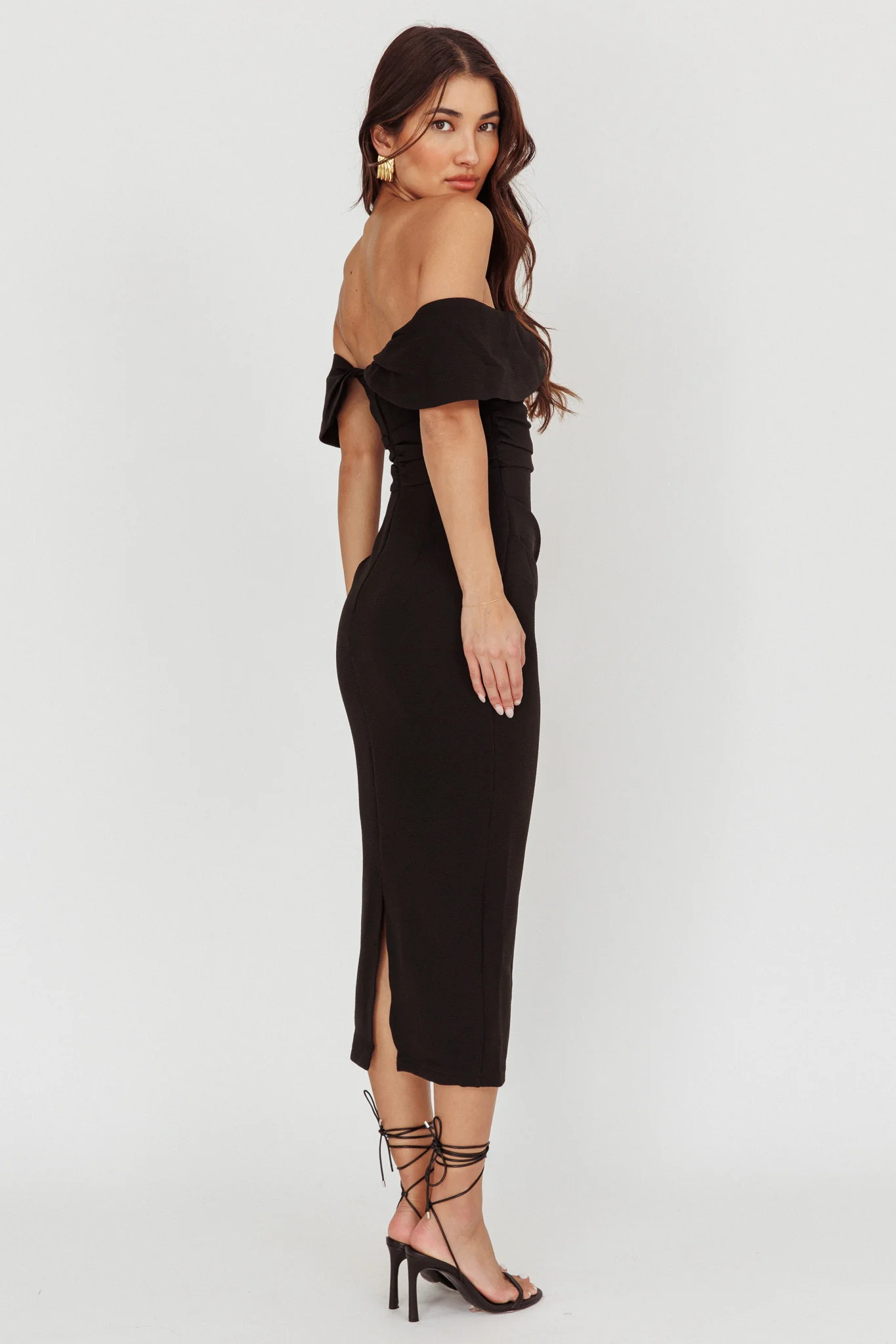 Lillianne Off-Shoulder Midi Dress Black - Sonourner