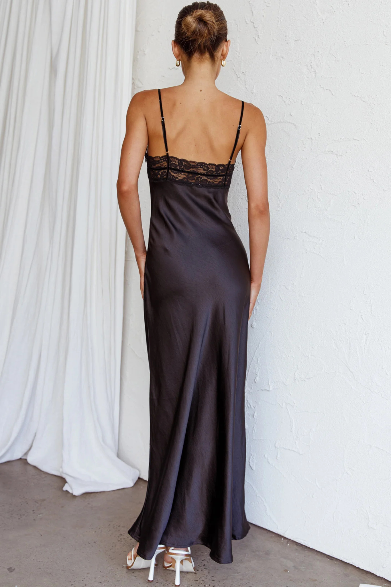 East Coast Lace Bust Midi Dress Black - Sonourner