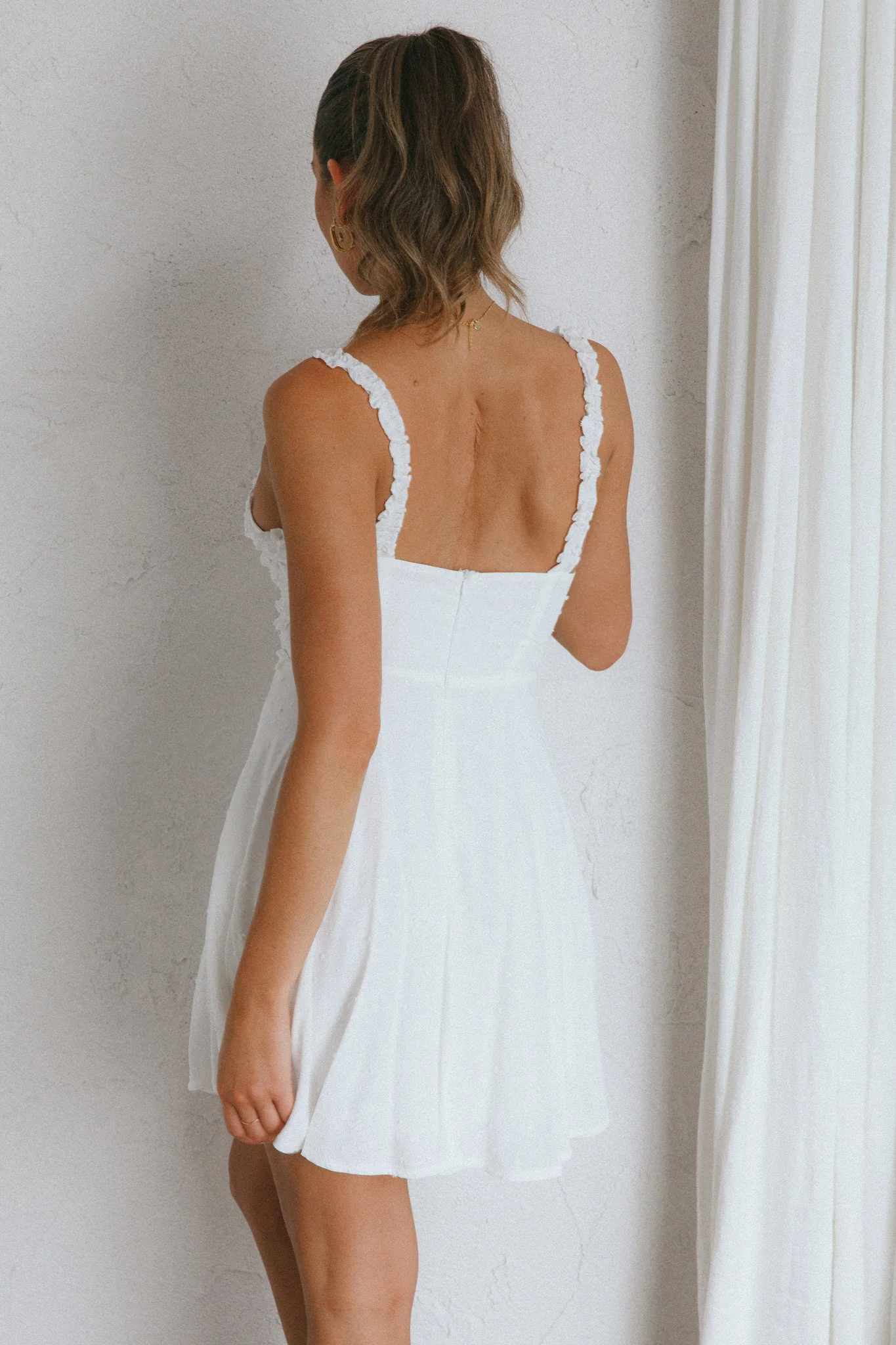 Illia Frill Trim Textured Dress White - Sonourner