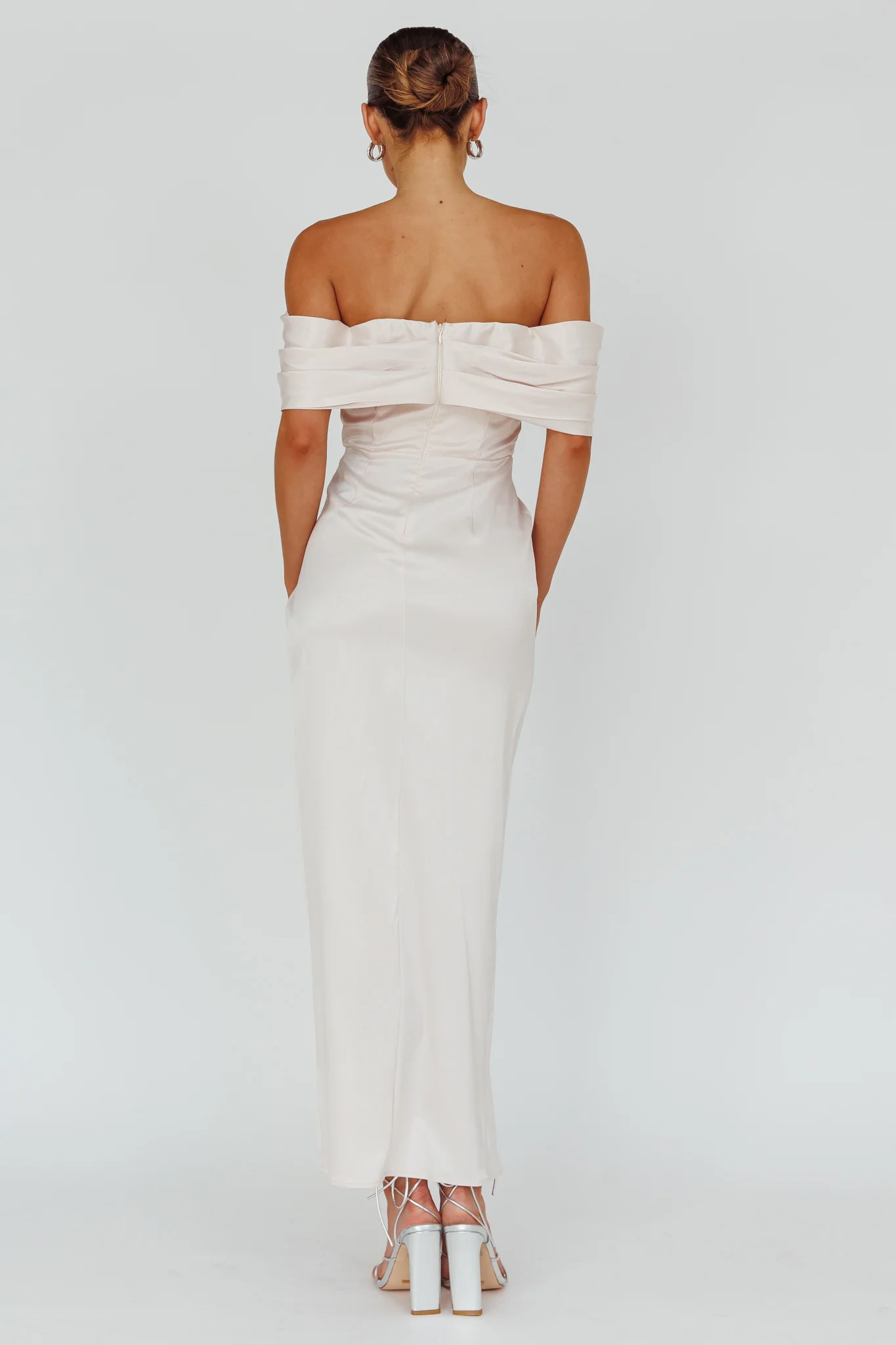 Amaryllis Off-Shoulder Twist Maxi Dress Pearl - Sonourner