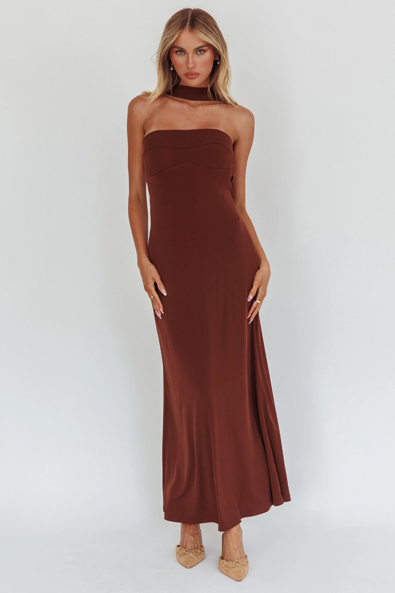 Damsel Reverse Halter Maxi Dress Chocolate - Sonourner