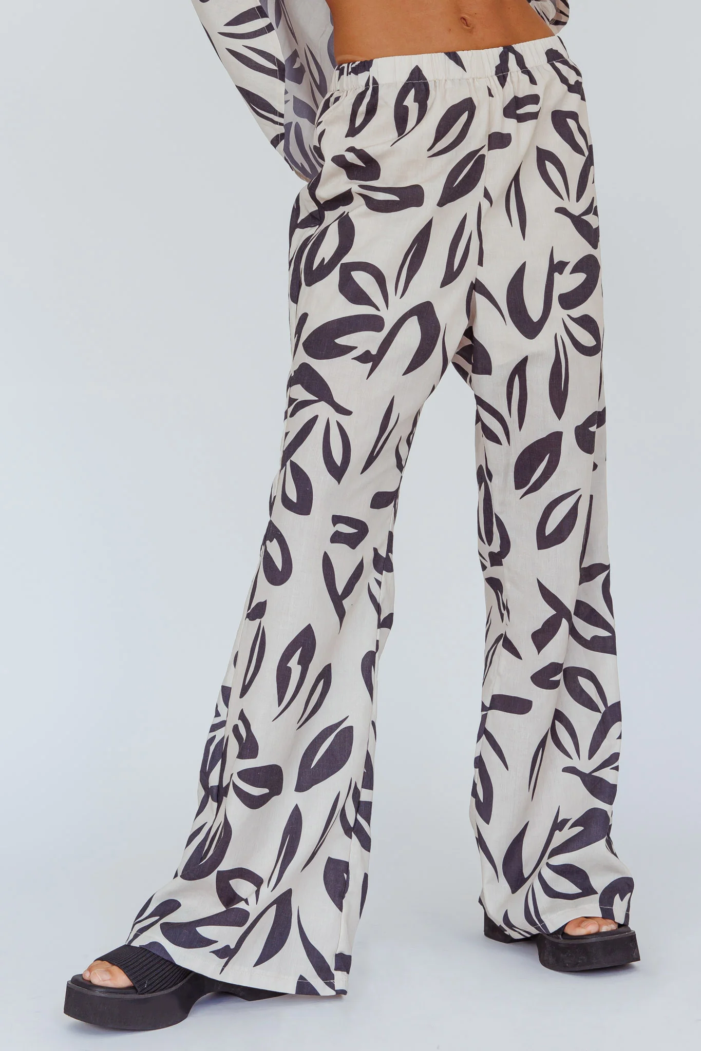 Just A Hunch Pants Leaf Print Beige - Sonourner