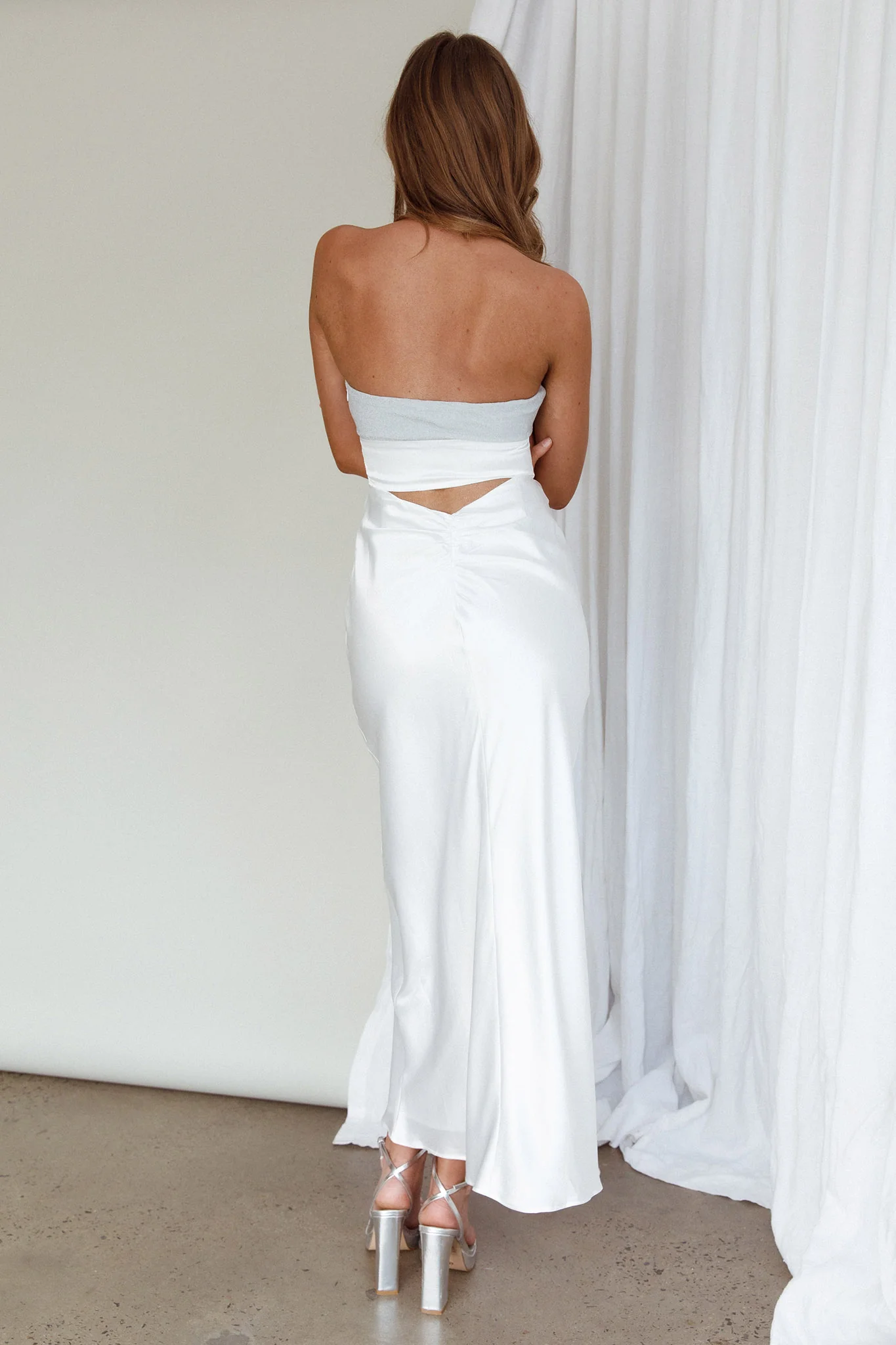 L'Amore Cut-Out Bodice Midi Dress Silver/White - Sonourner