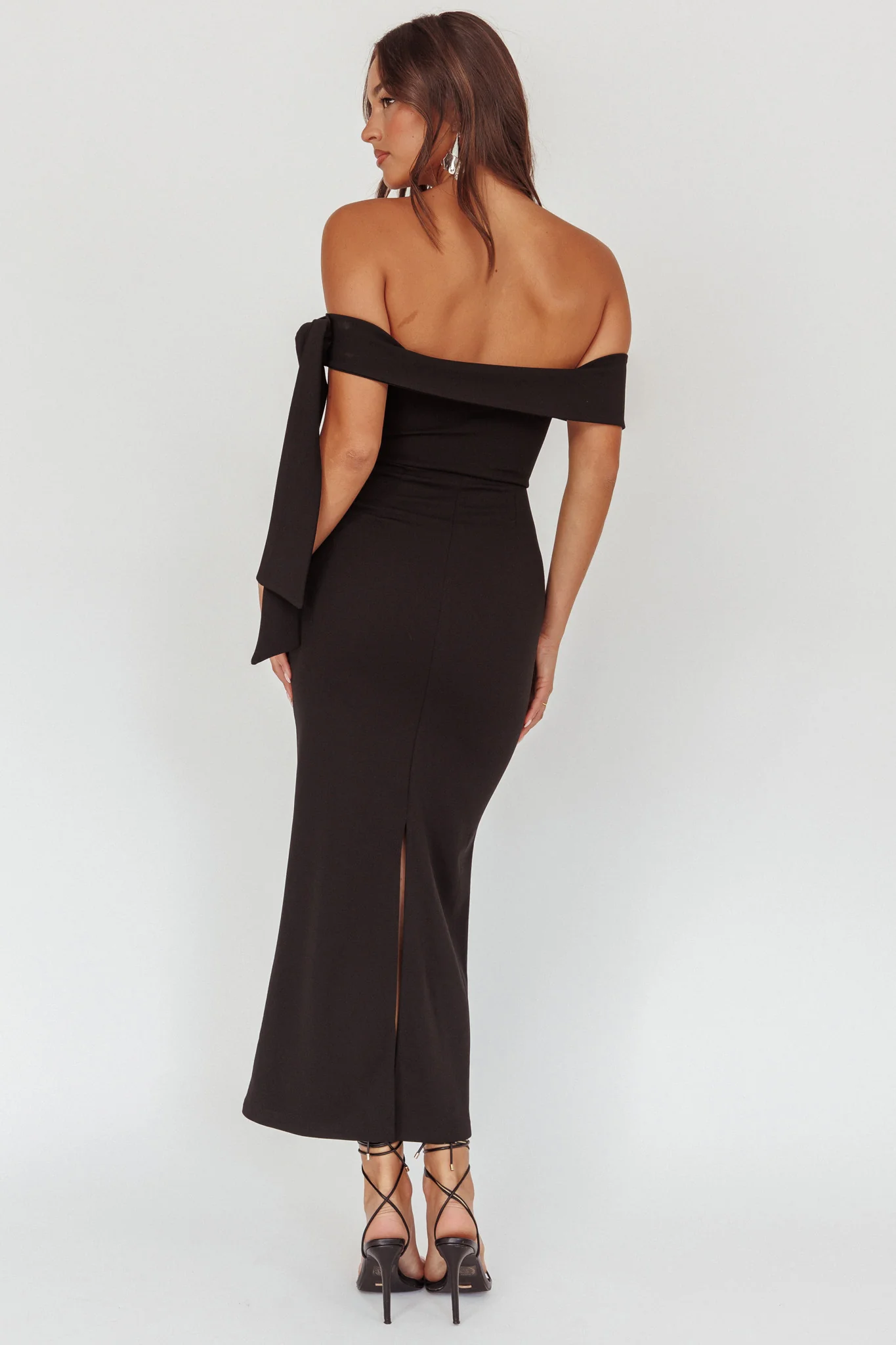 Aurora Sky Off-Shoulder Tie Maxi Dress Black - Sonourner