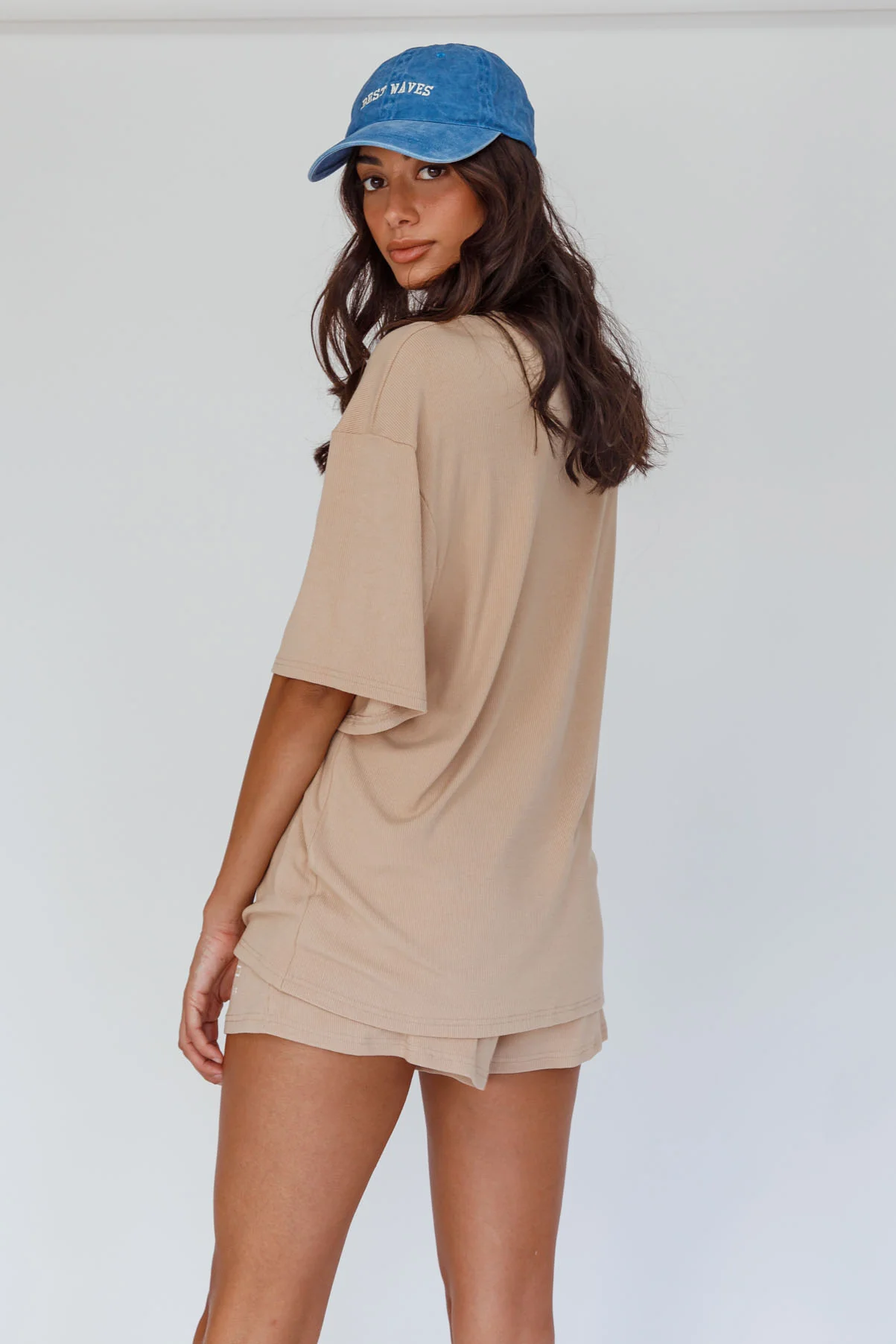 On Track SL Logo Shorts Camel - Sonourner