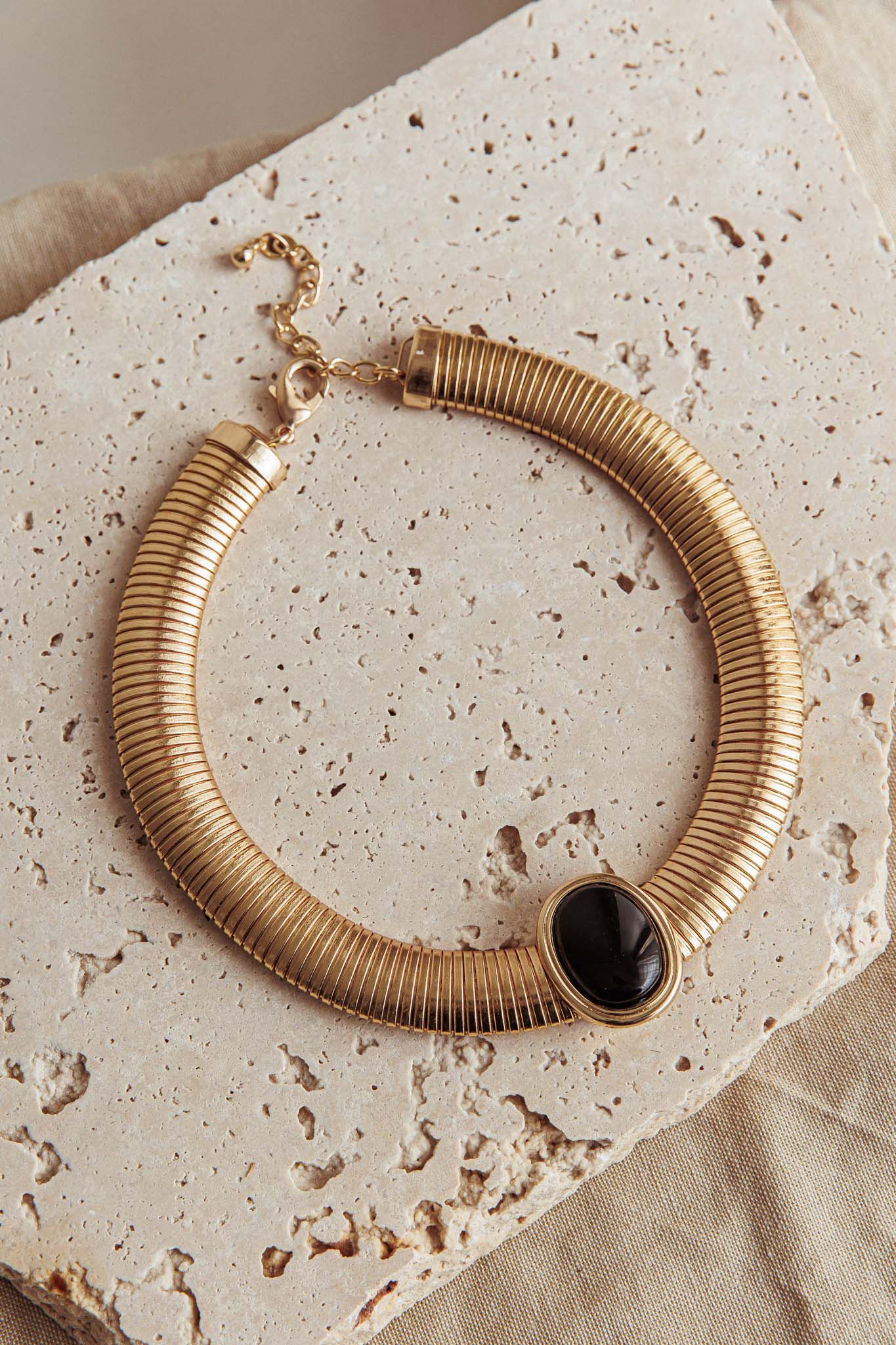 Cleopatra Oval Pendant Necklace Gold Black - Sonourner