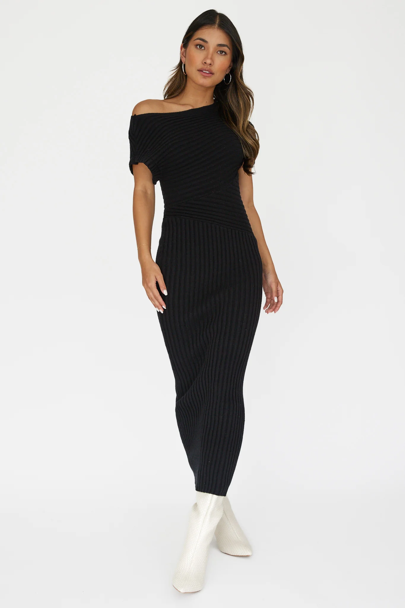 Kaelyn Asymmetric Neck Knit Maxi Dress Black - Sonourner