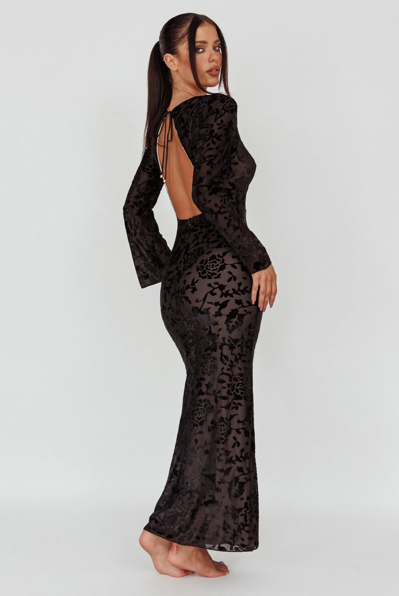 Novalie Long Sleeve Velvet Print Midi Dress Black - Sonourner