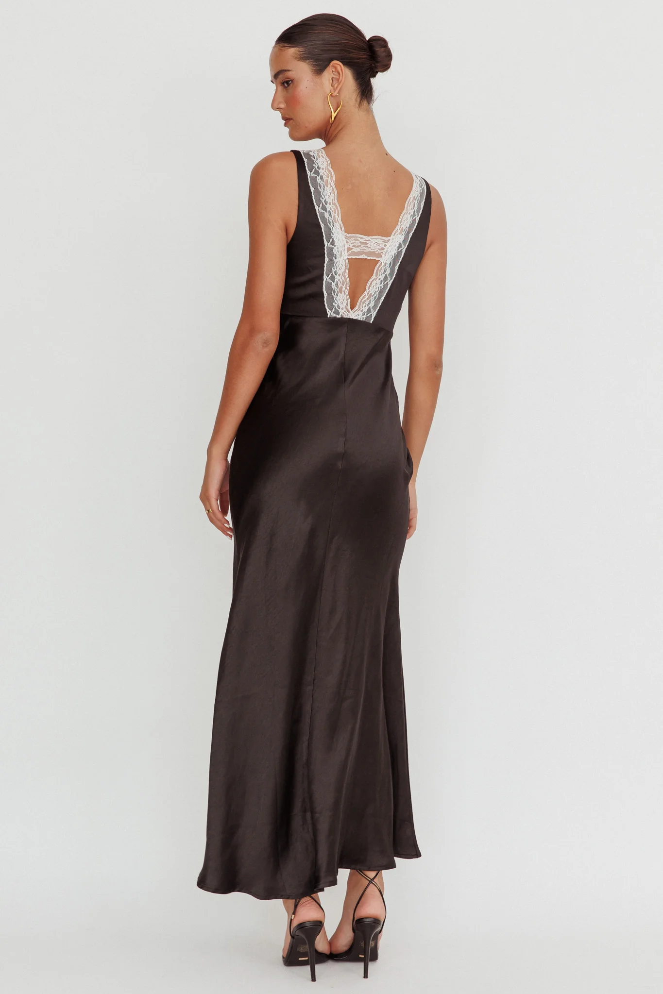 Ivonne Contrast Lace V-Neck Maxi Dress Black - Sonourner