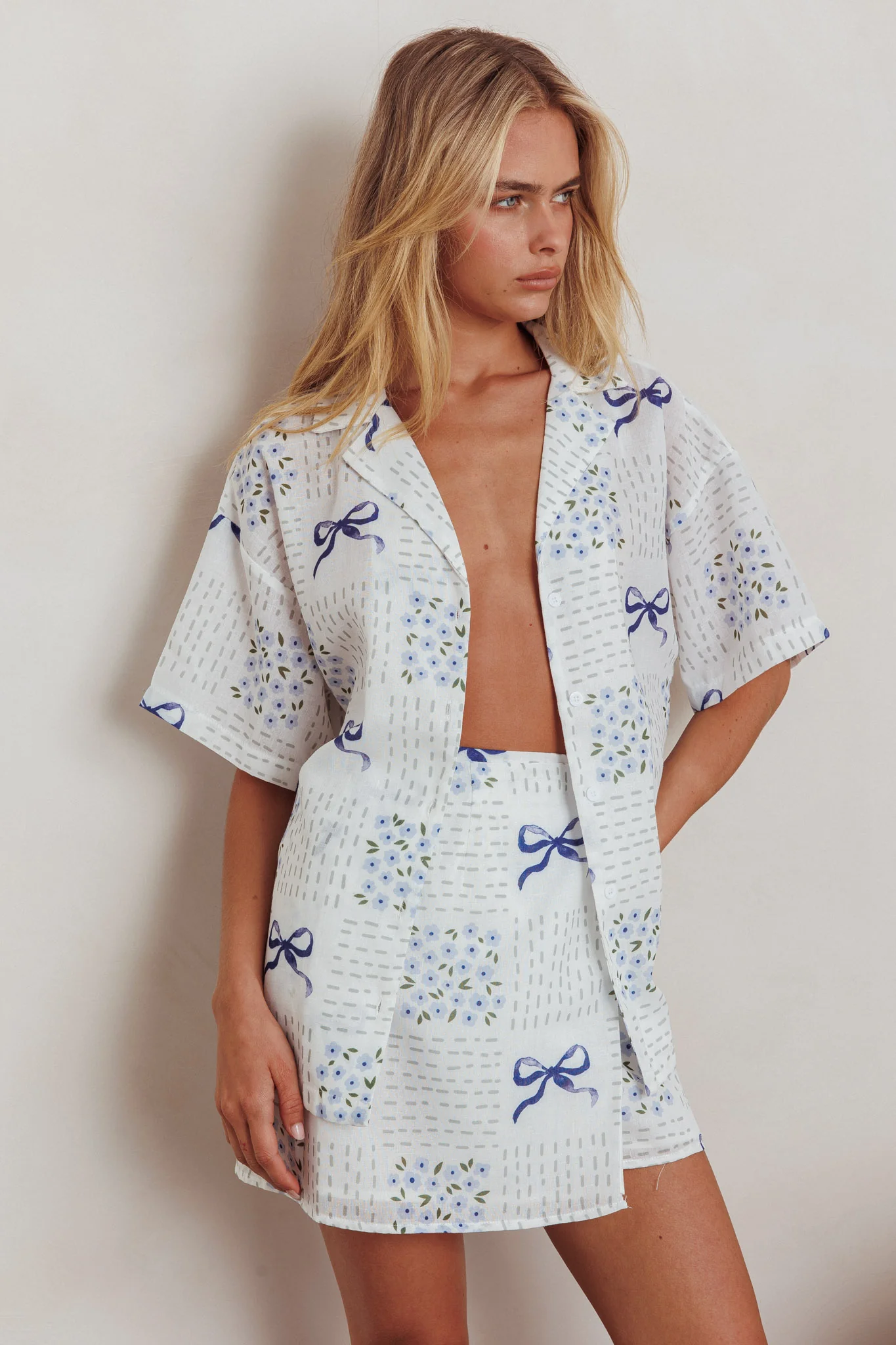 Ithaca Wrap Mini Skirt Bow Print Blue - Sonourner