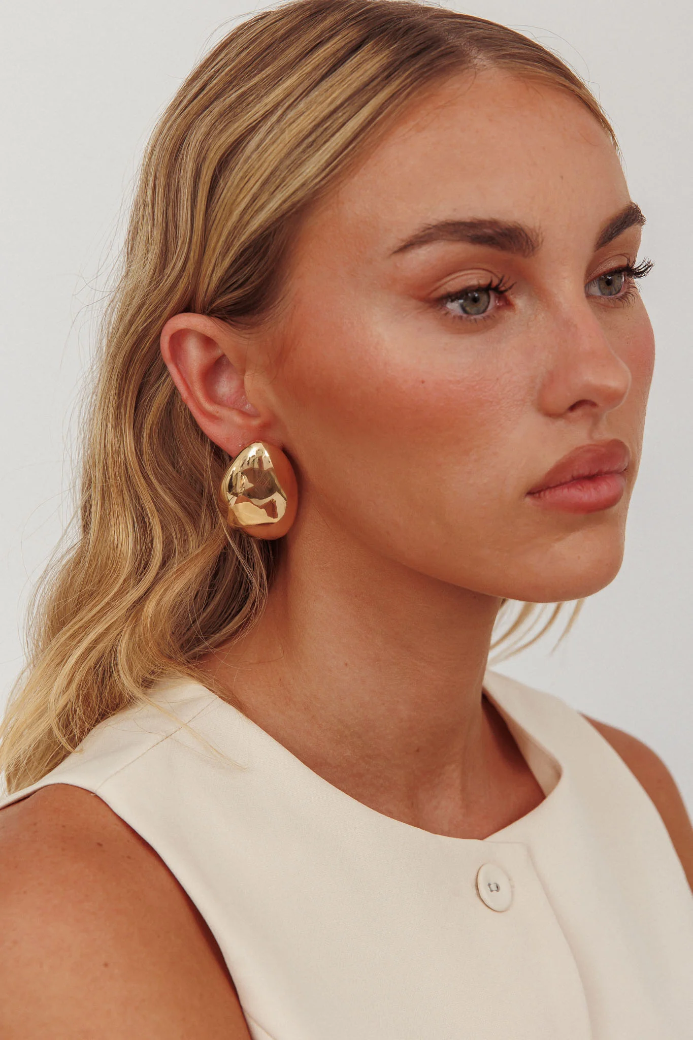 Sassie Irregular Pebble Earrings Gold - Sonourner
