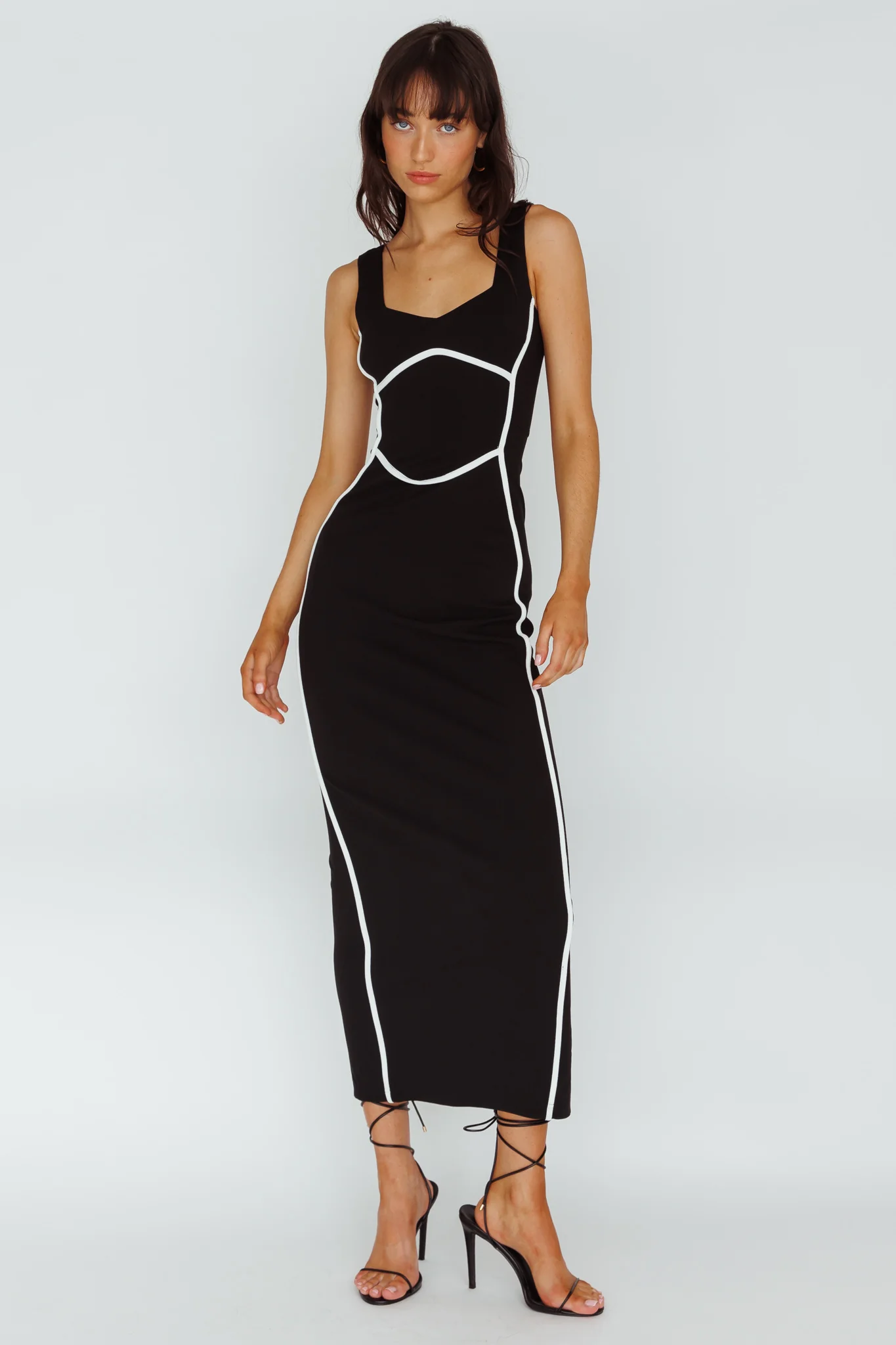 Shenae Piping Trim Maxi Dress Black - Sonourner
