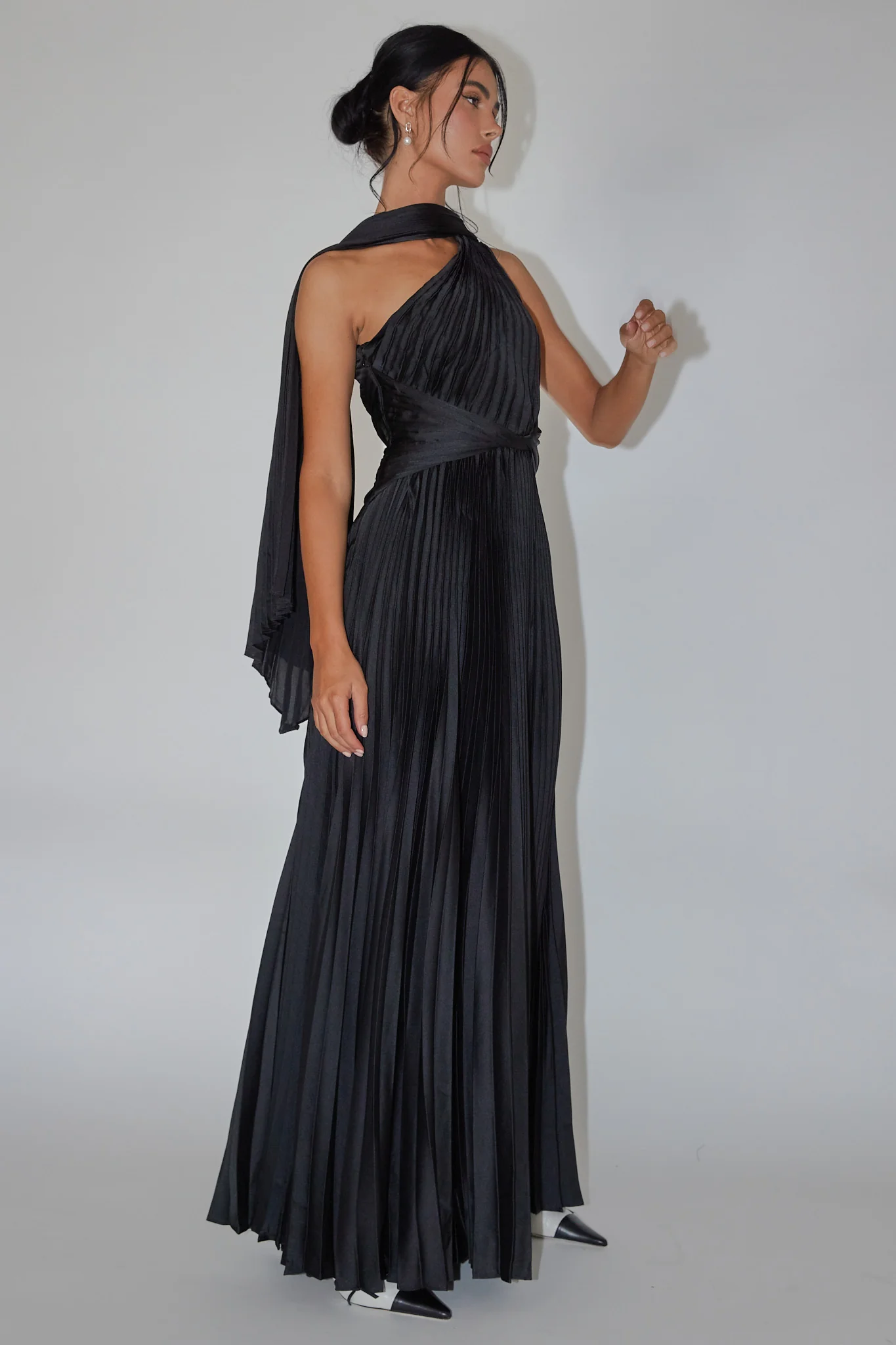 Laxmi Accordion Pleat Maxi Dress Black - Sonourner