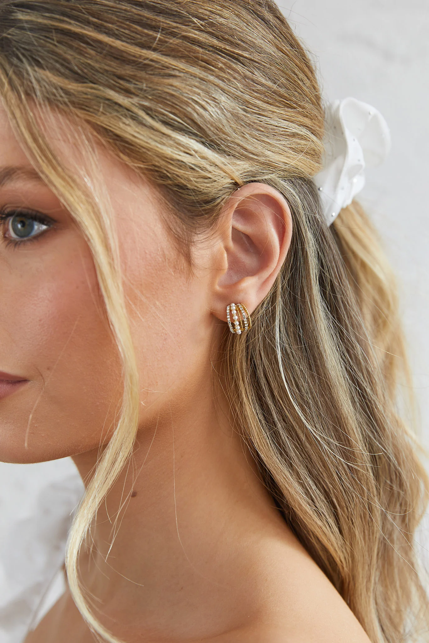 Ophelia Pearl and Crystal Earrings Gold - Sonourner