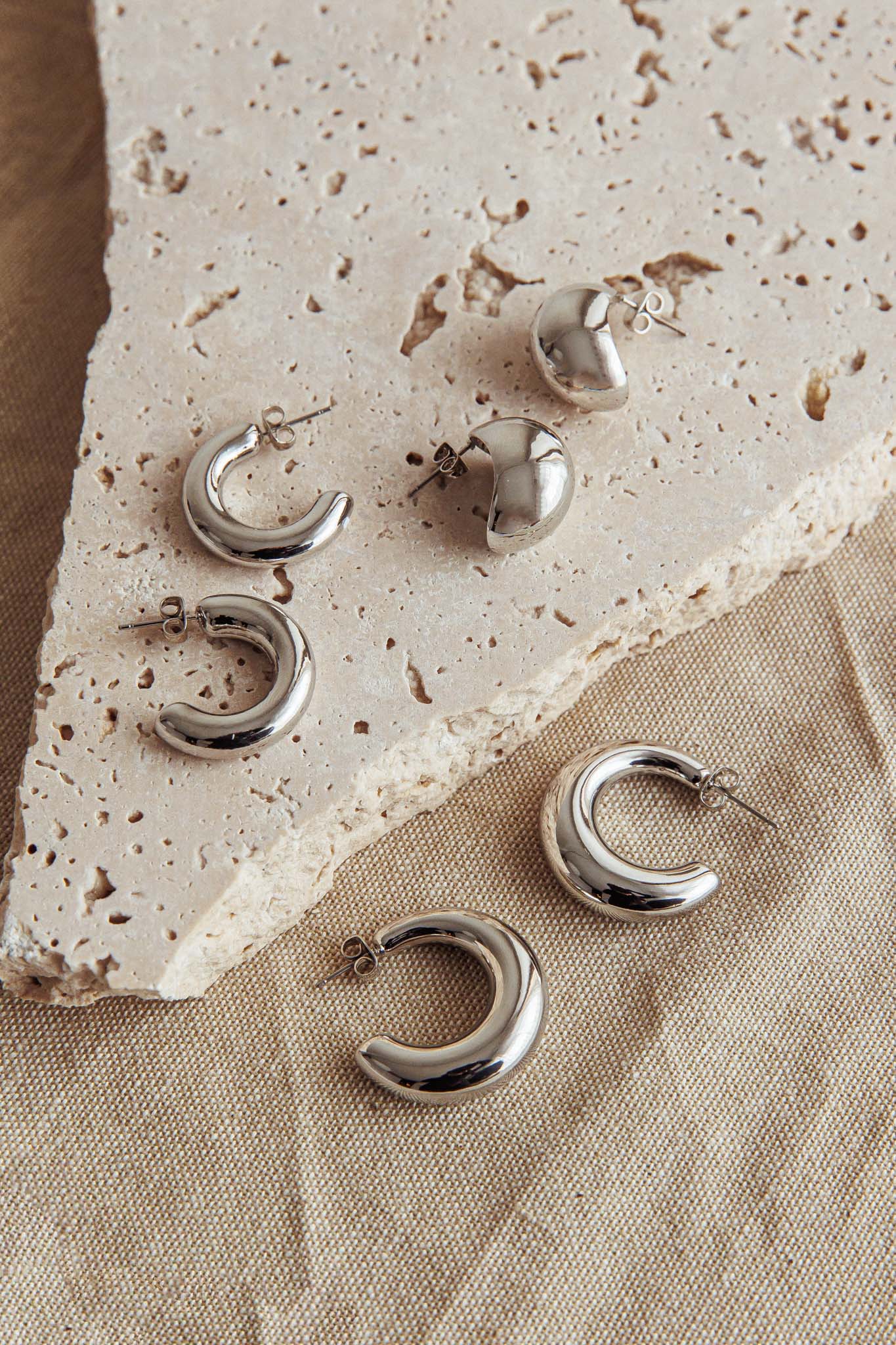 Anjelica Oval Earrings Dark Silver - Sonourner