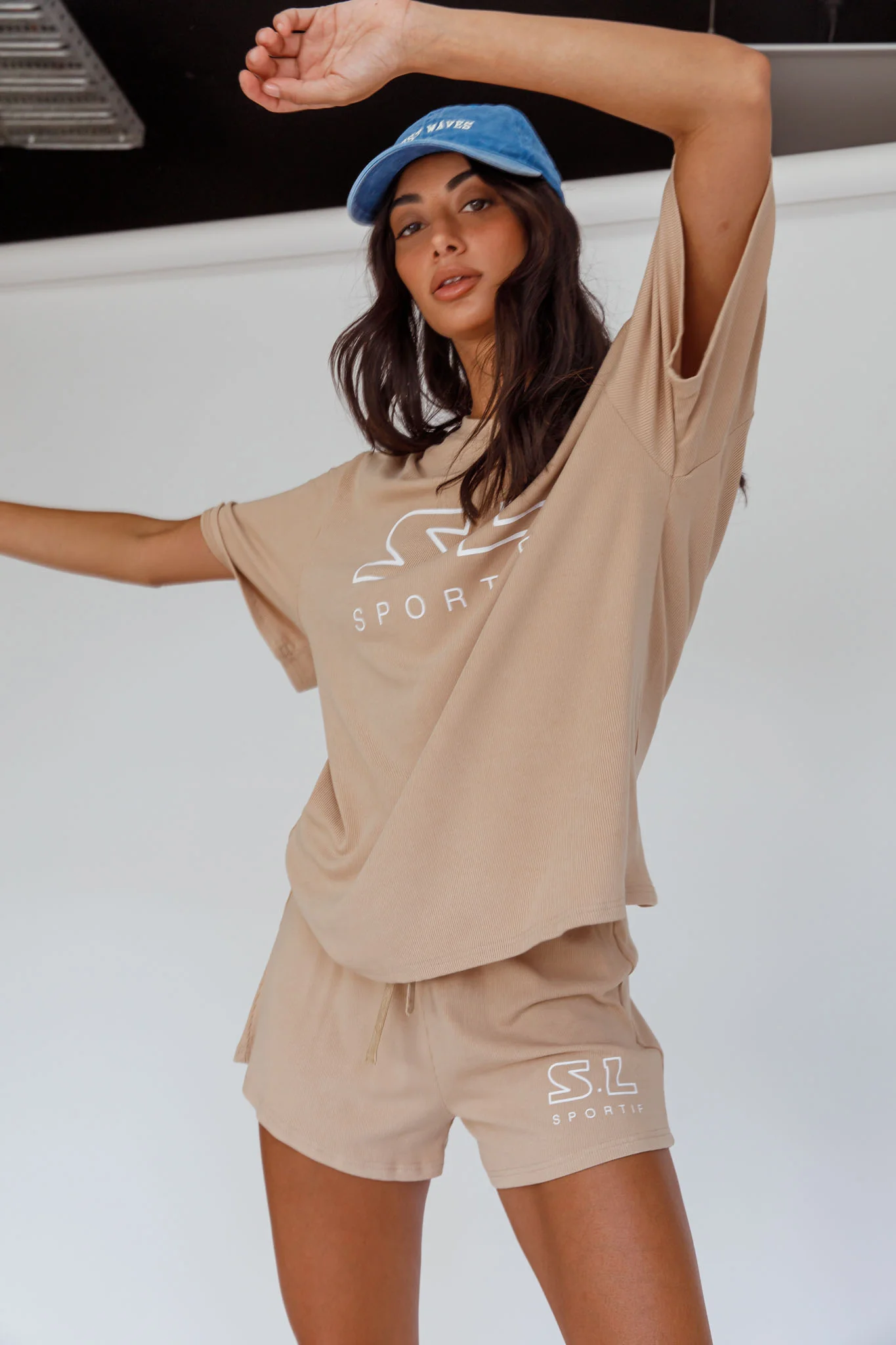 On Track SL Logo Shorts Camel - Sonourner