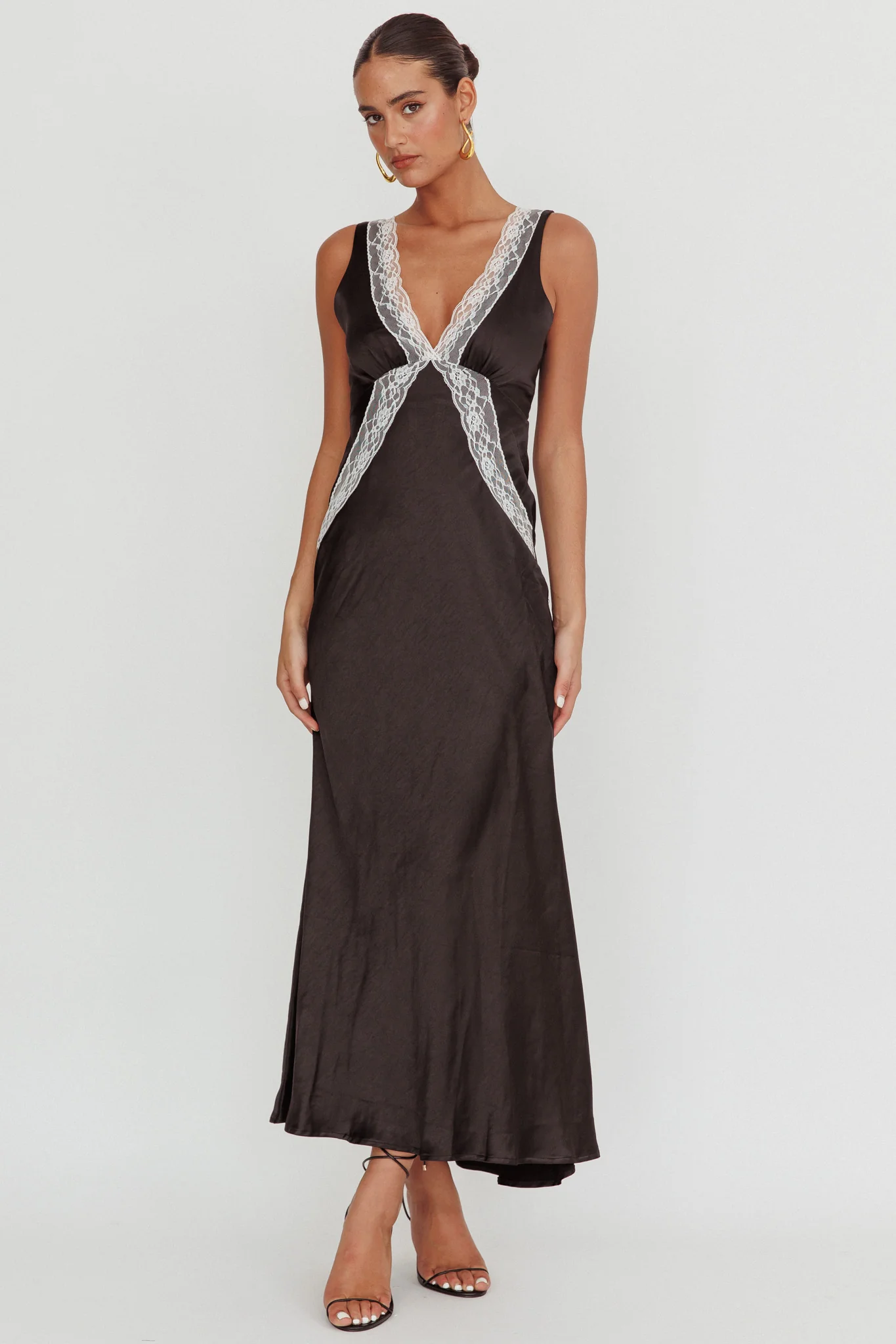 Ivonne Contrast Lace V-Neck Maxi Dress Black - Sonourner