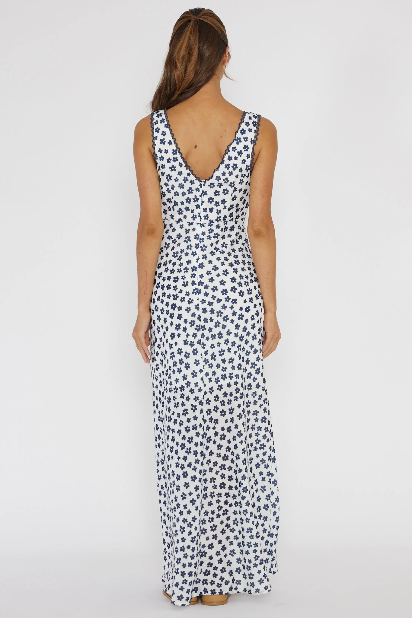 Miss Divine V-Neck Maxi Dress Flower Blue - Sonourner