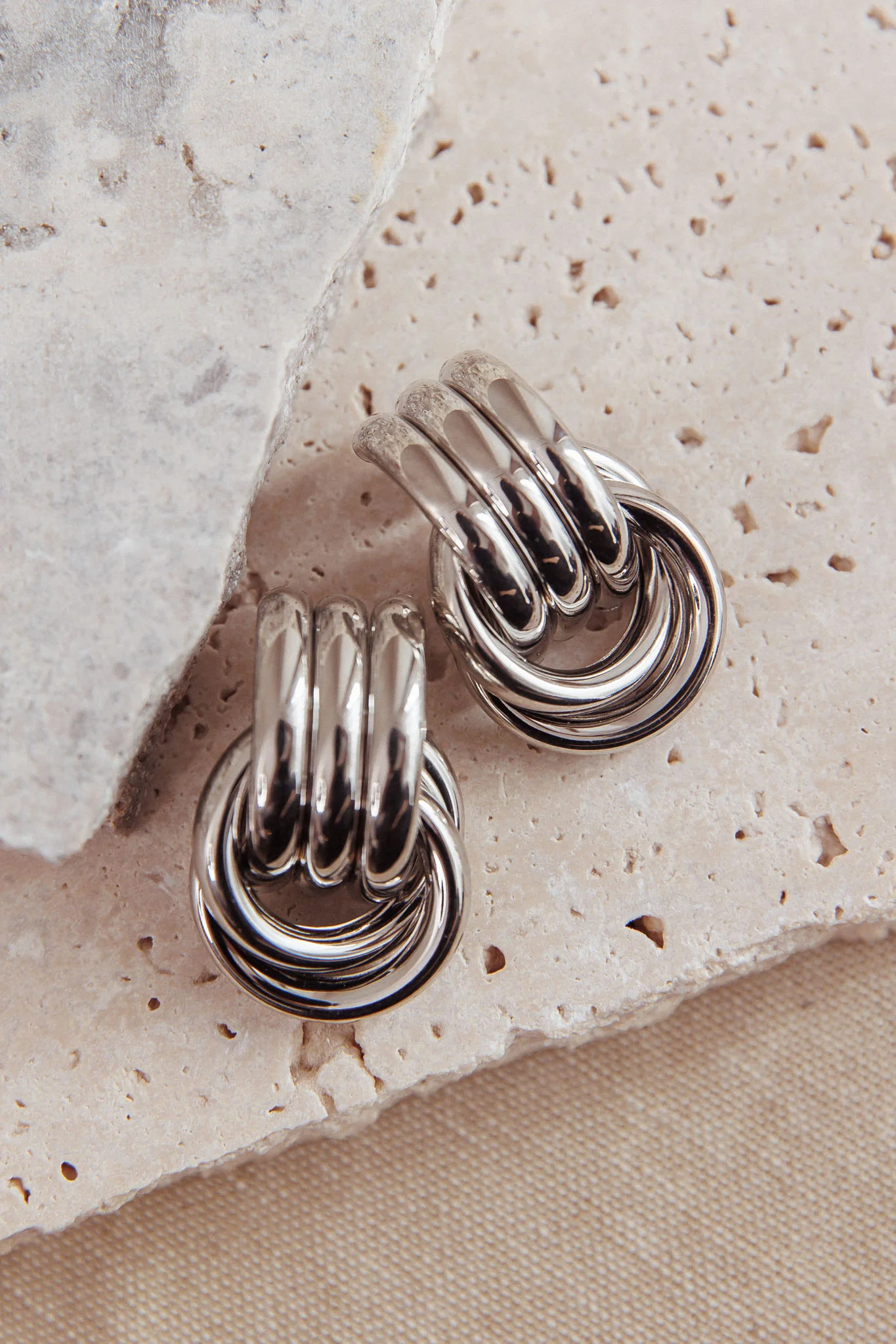 Georgina Loop Earrings Dark Silver - Sonourner