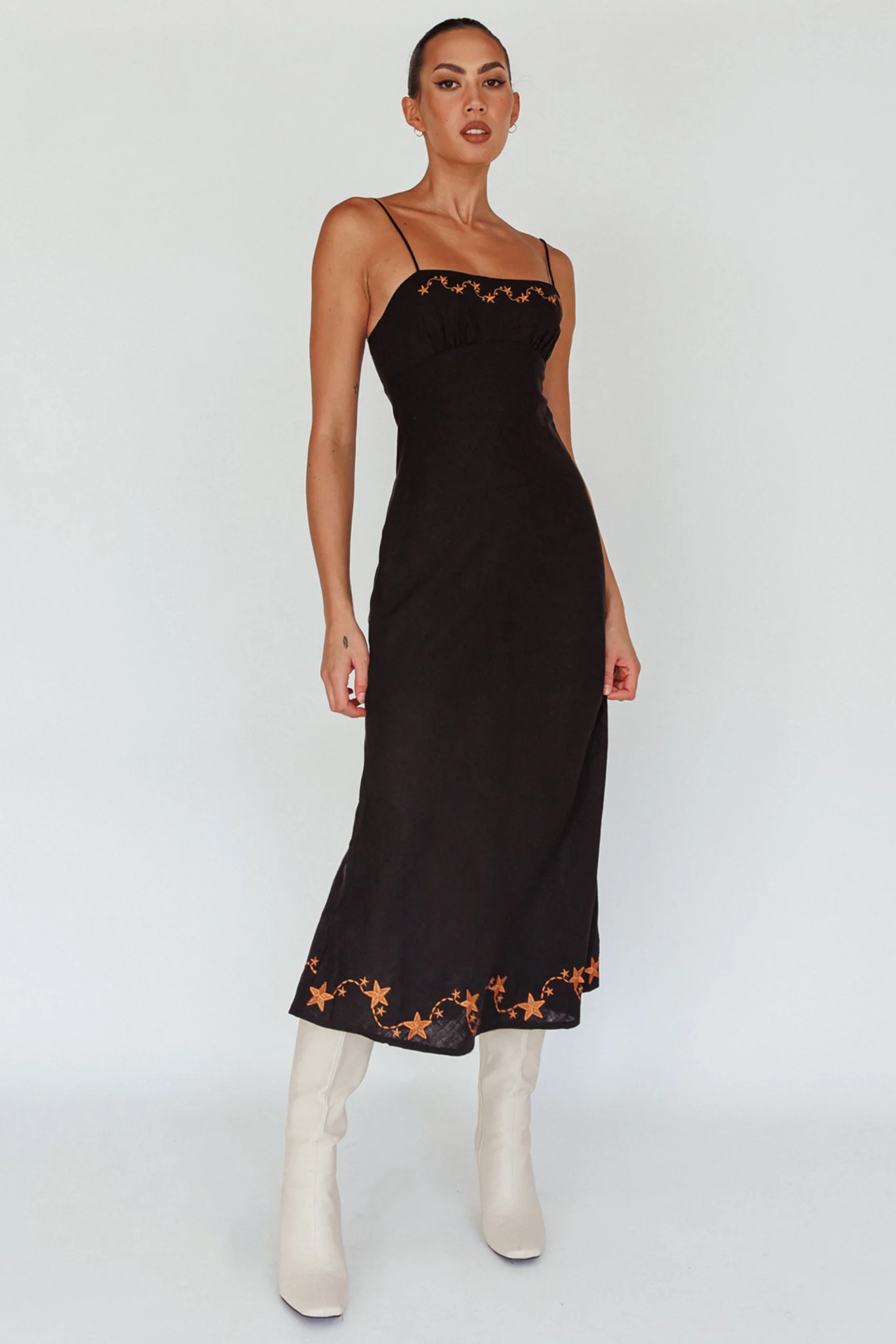 Star Garden Embroidered Midi Dress Black - Sonourner