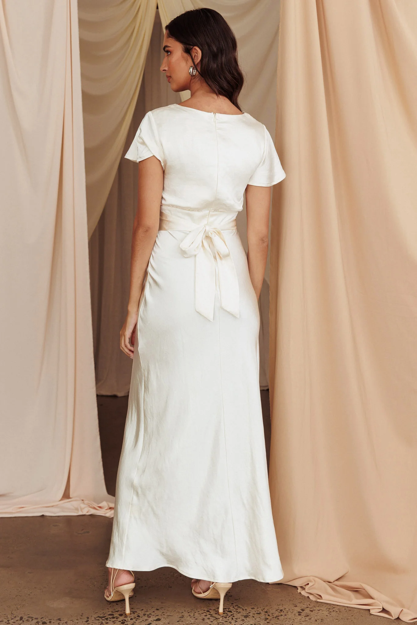 Irena Twist Bust Short Sleeve Dress Oyster - Sonourner