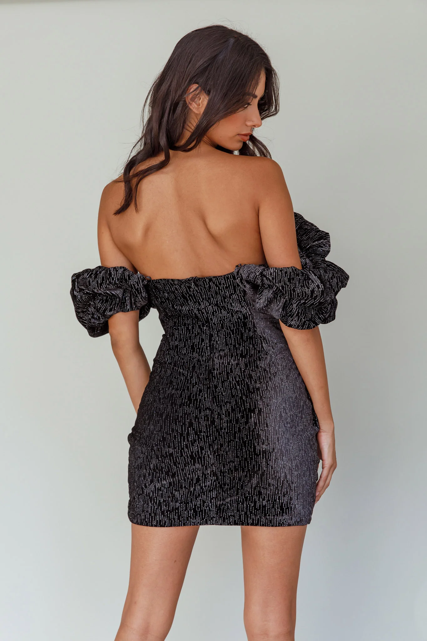 So Famous Off-Shoulder Mini Dress Black - Sonourner